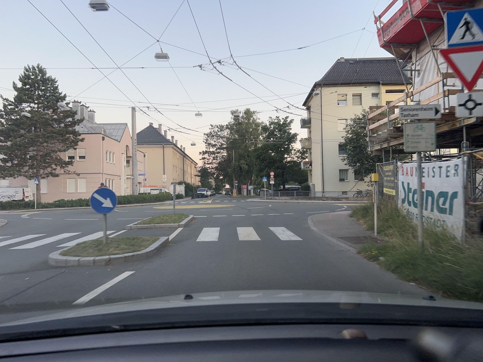 Street view near BEFO Beteiligungsgesellschaft mit beschränkter Haftung, Siezenheim — © chicc0 (CC BY-SA · Mapillary)