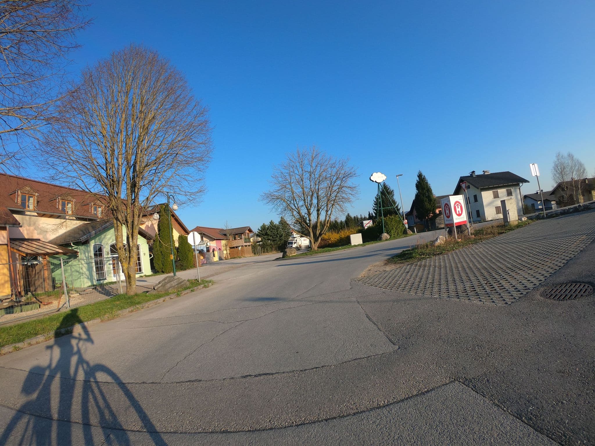 Street view near Familypoint GmbH, Köstendorf — © flansch (CC BY-SA · Mapillary)
