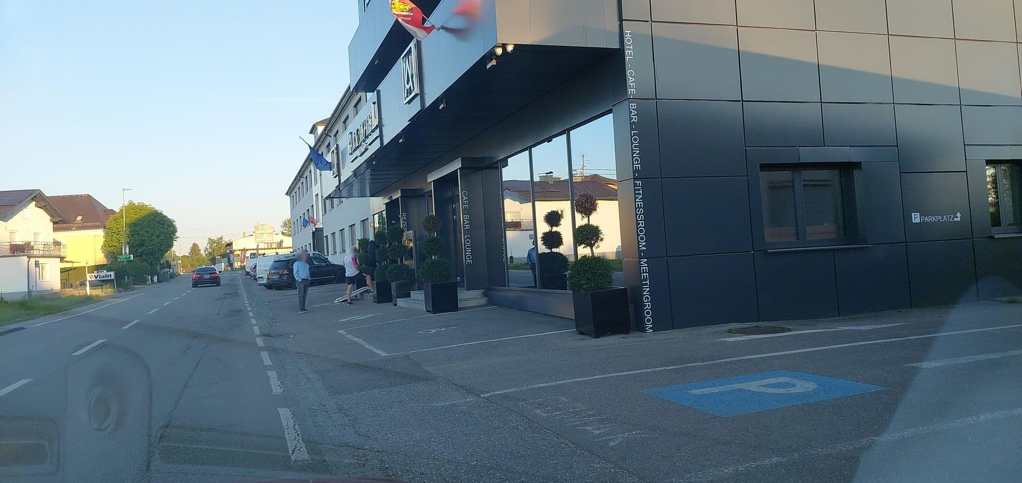 Street view near Parkhotel Braunau - Cafè Bar Lounge, Haselbach — © gzin (CC BY-SA · Mapillary)