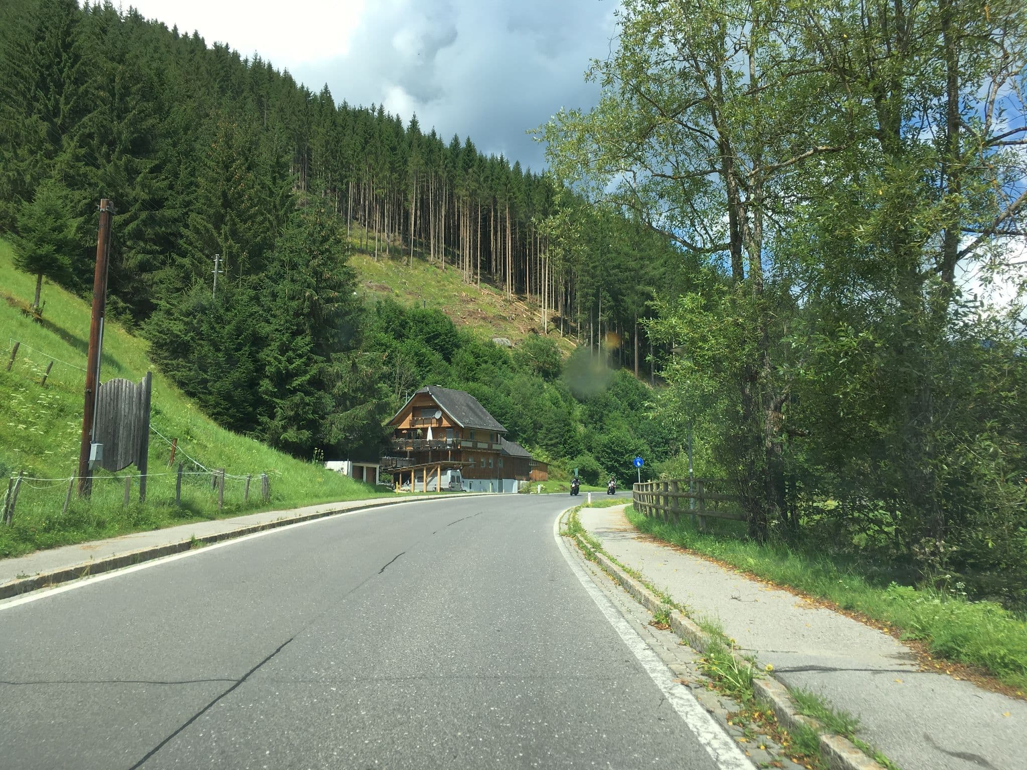 Street view near Glockenhütte, Radenthein — © istefanos (CC BY-SA · Mapillary)