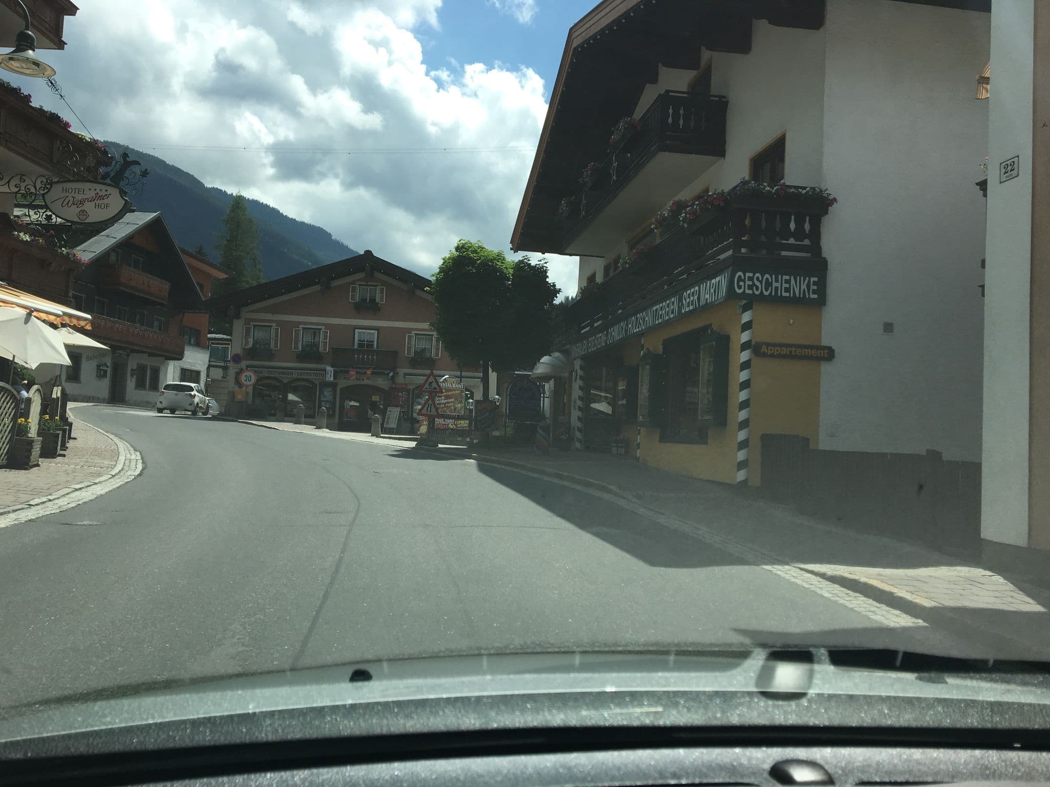Street view near Haus Rohrmoser Inh. H. Thurner, Hof — © chicc0 (CC BY-SA · Mapillary)