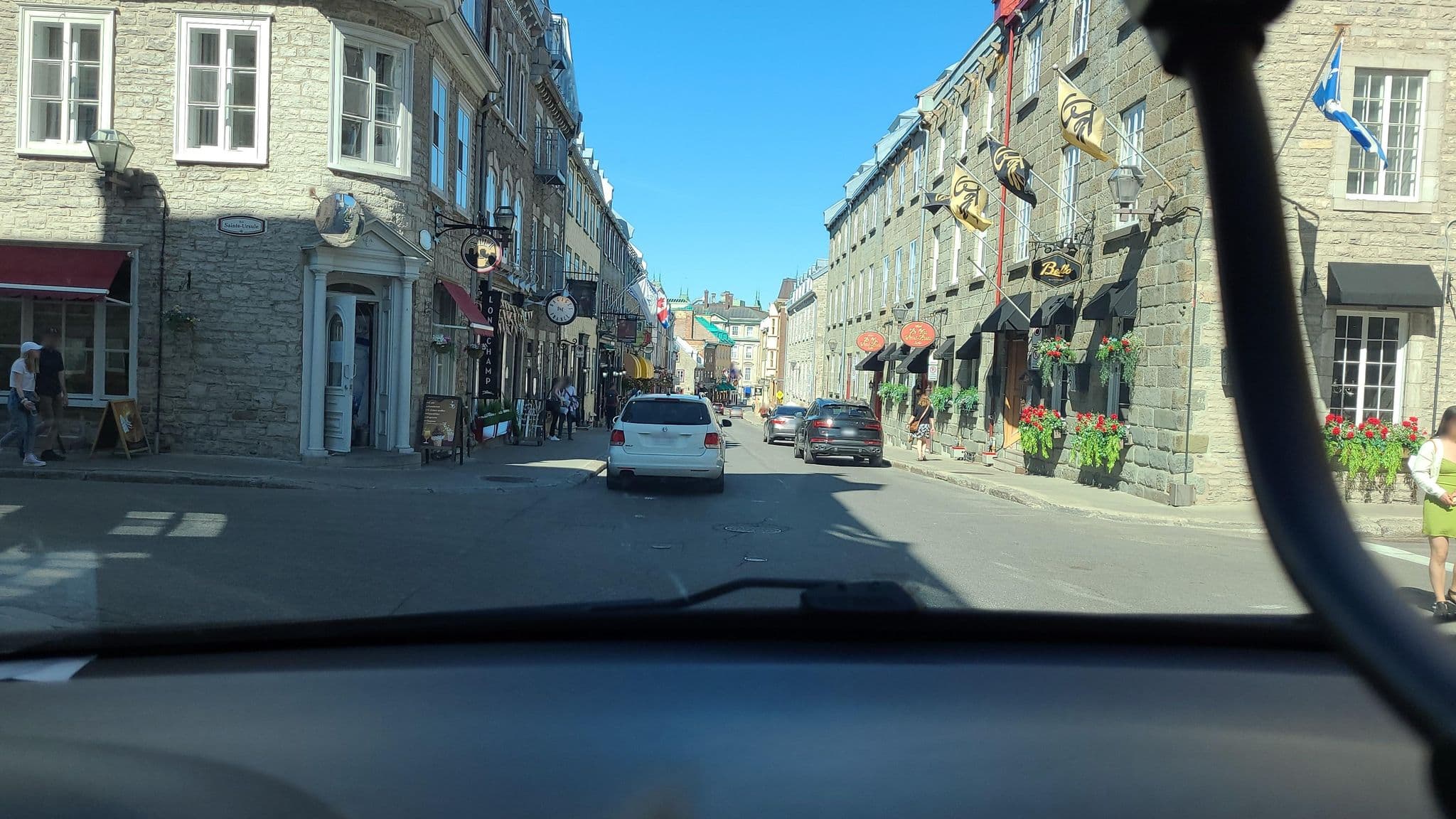 Street view near Hotel Le Clos Saint-Louis, Québec — © myusernameatmapillary (CC BY-SA · Mapillary)