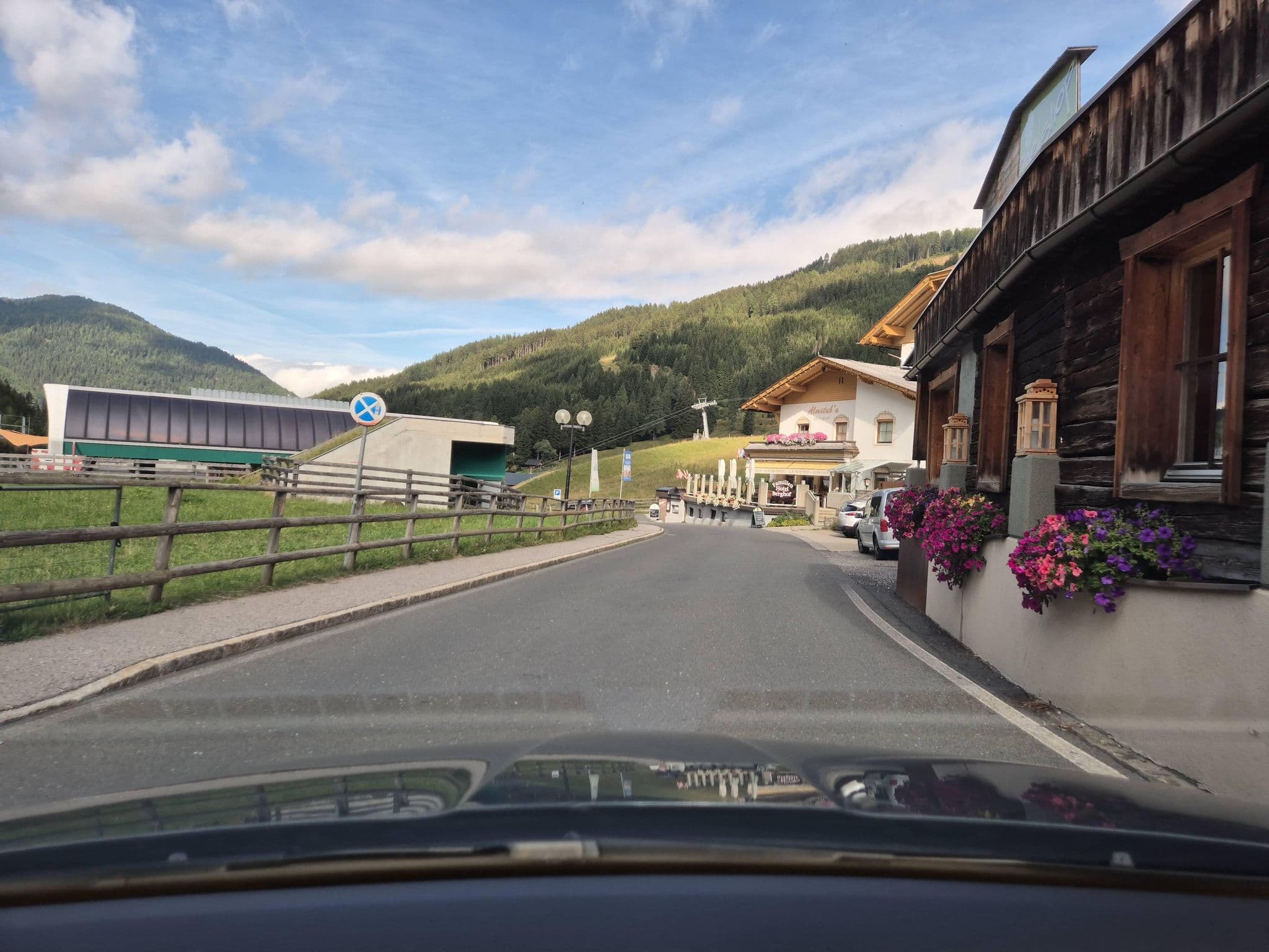 Street view near Sporthotel Frühauf, Unternberg — © schermy_at (CC BY-SA · Mapillary)