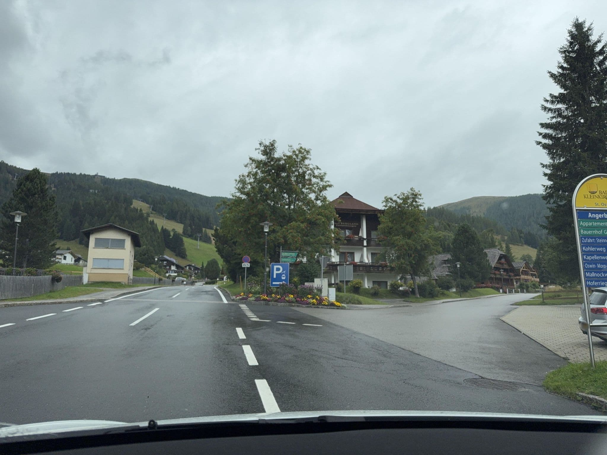 Street view near Gästehaus Elisabeth, Radenthein — © ottor (CC BY-SA · Mapillary)