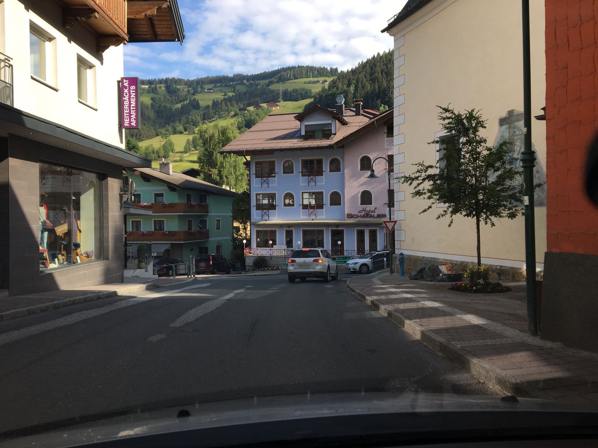 Street view near Apartments Reiterbäck, Hof — © chicc0 (CC BY-SA · Mapillary)