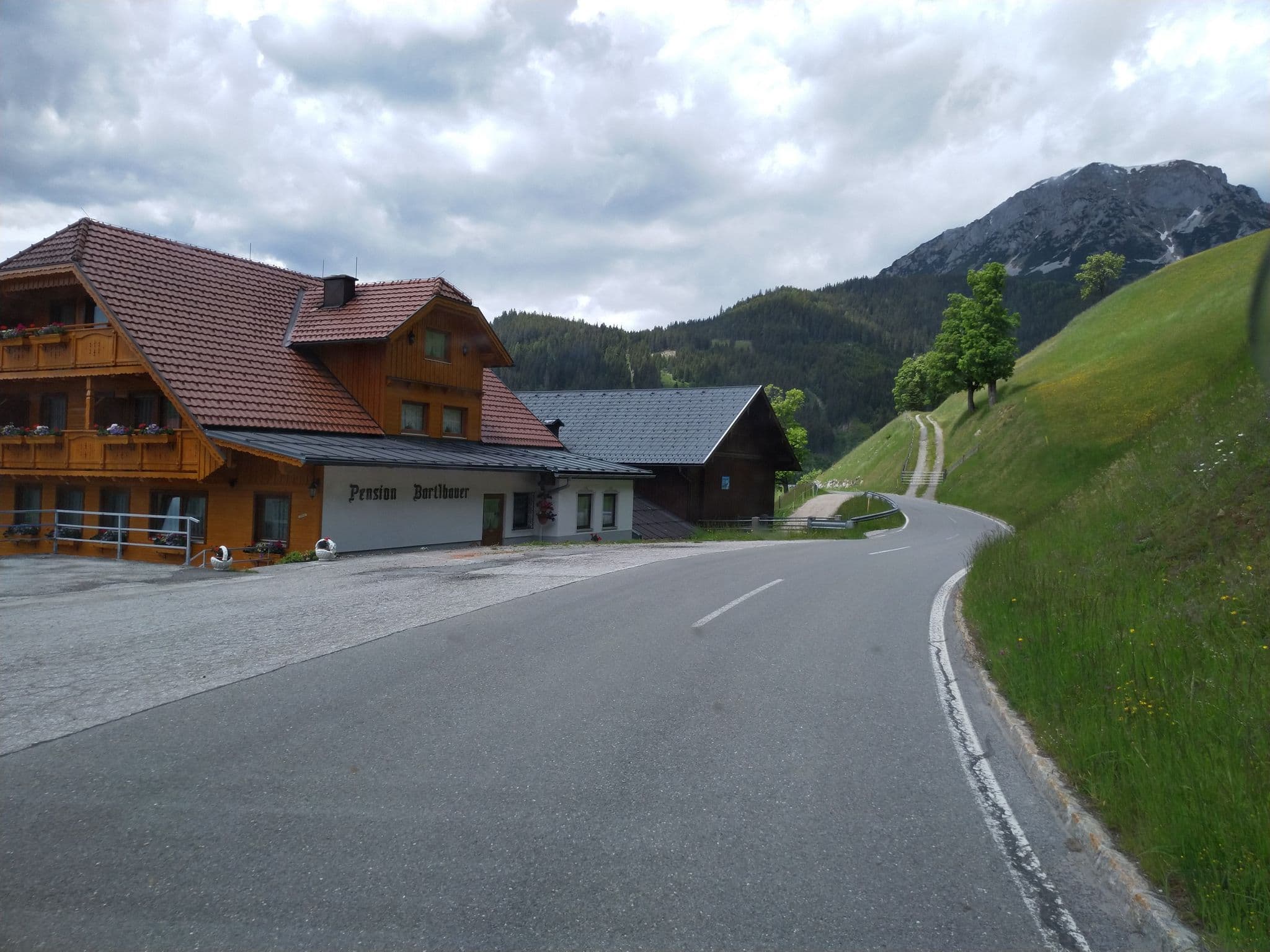 Street view near Pension Rötelstein - Gerhard Knaus, Ramsau am Dachstein — © mappatman (CC BY-SA · Mapillary)
