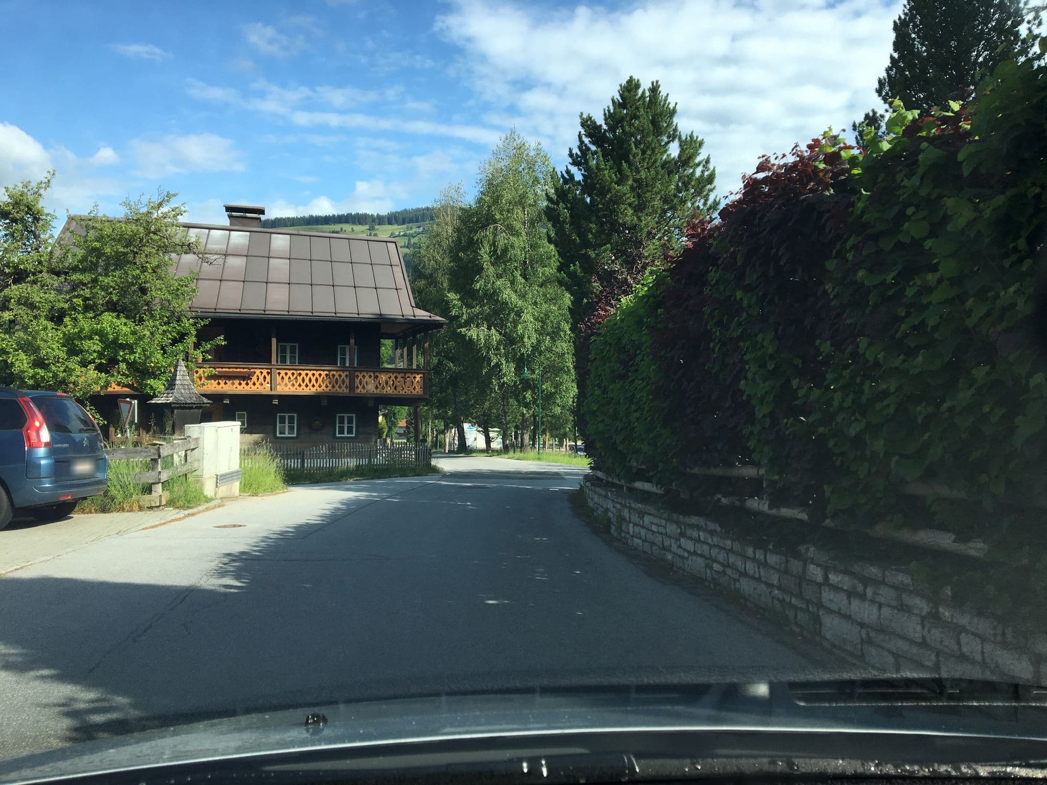 Street view near Appartementhhaus Resinger, Hof — © chicc0 (CC BY-SA · Mapillary)