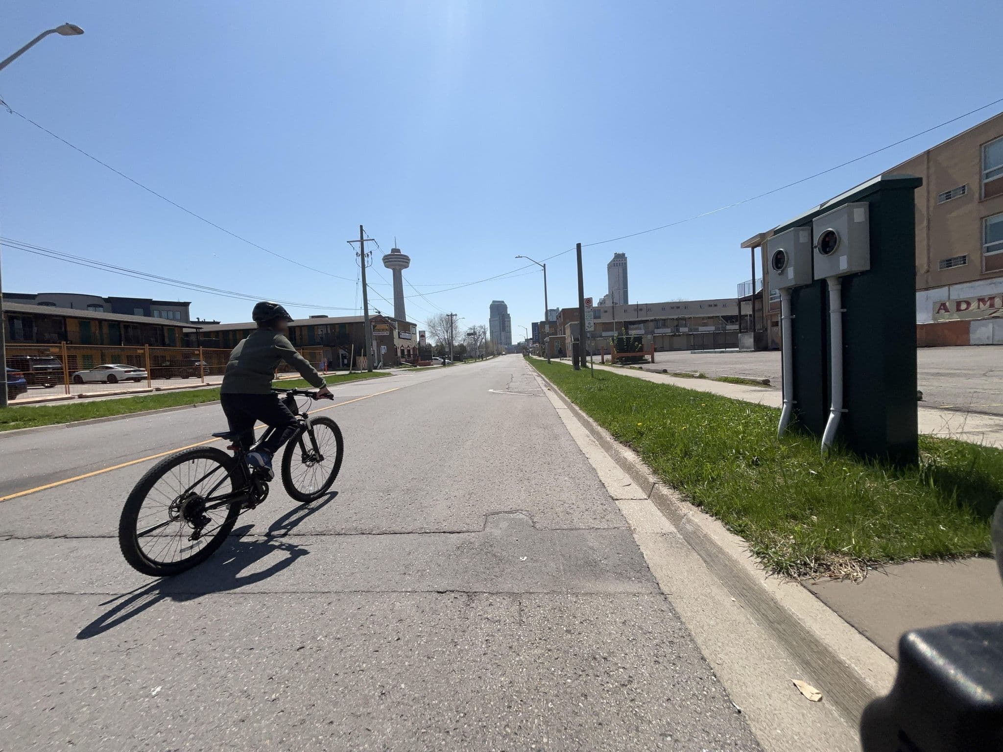 Street view near Admiral Inn, Niagara Falls — © Lanka6359 (CC BY-SA · Mapillary)