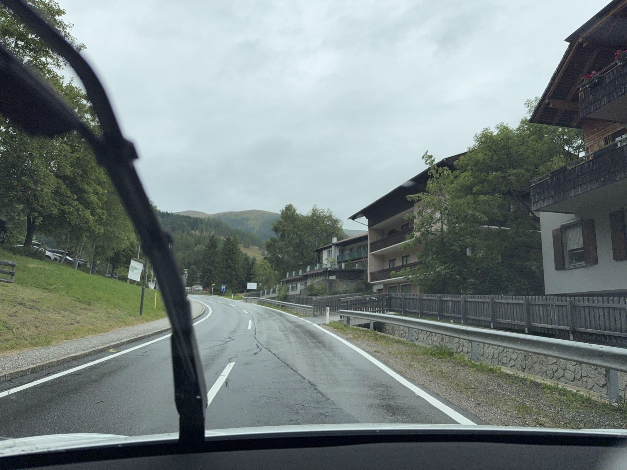 Street view near Bauerndorf- Hotels Ober- u Unterkirchleitn Holiday Jack GmbH, Radenthein — © ottor (CC BY-SA · Mapillary)