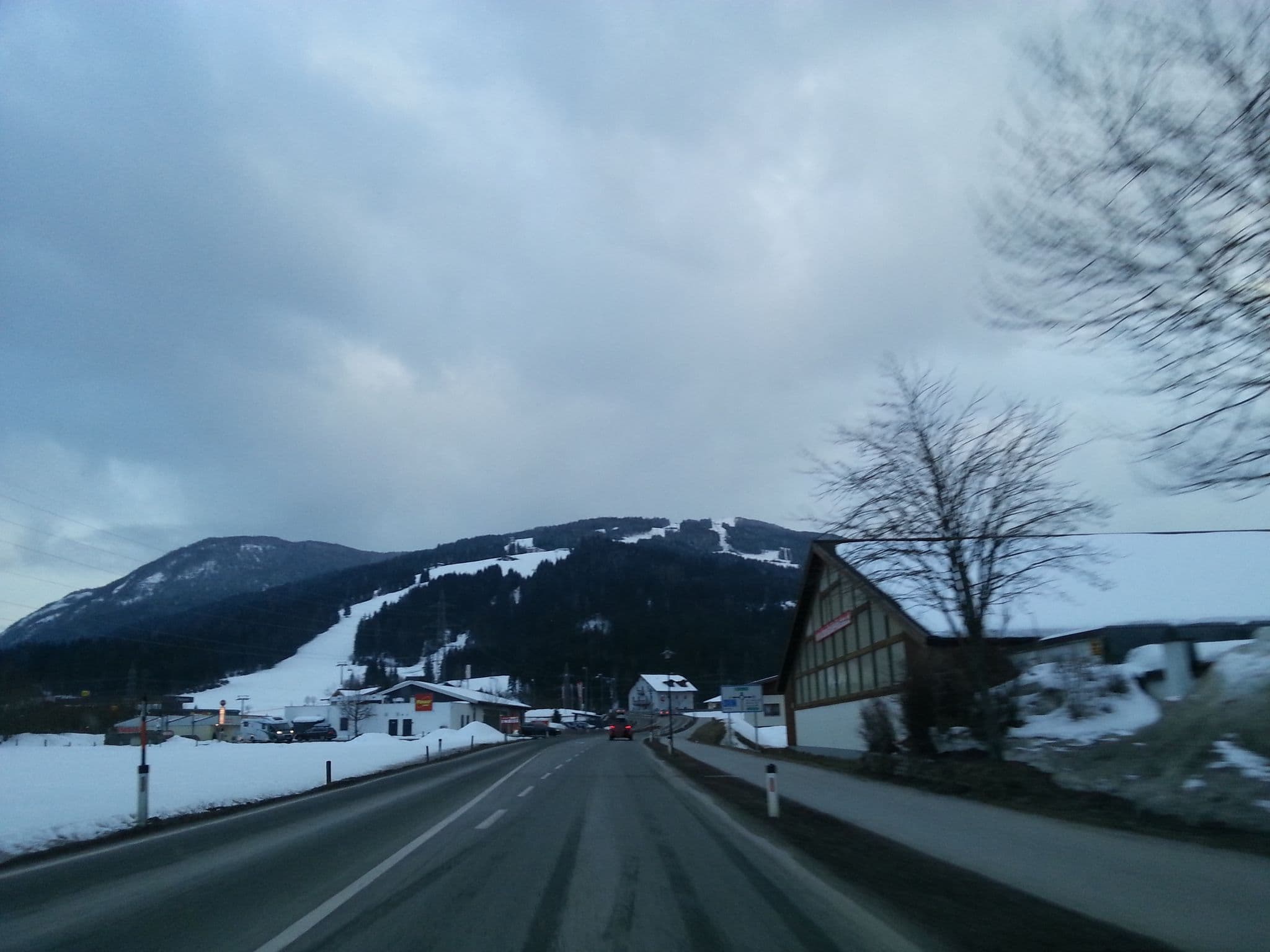 Street view near Almgasthaus Sattelbauer, Altenmarkt im Pongau — © it_s_so_funny (CC BY-SA · Mapillary)