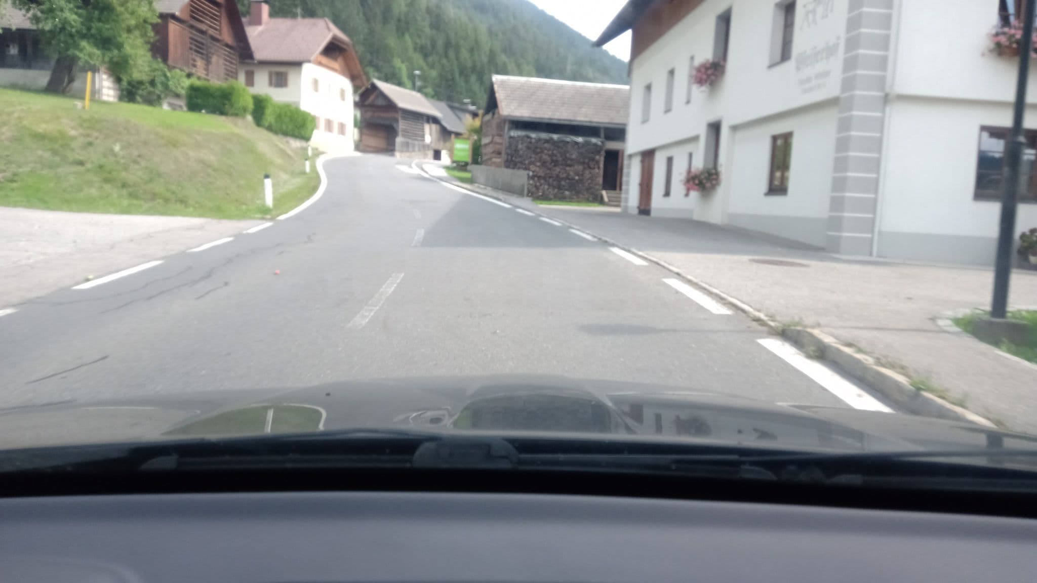 Street view near Bauernhof Pfeiferhof und Landhaus am See, Steinfeld — © christianertler (CC BY-SA · Mapillary)