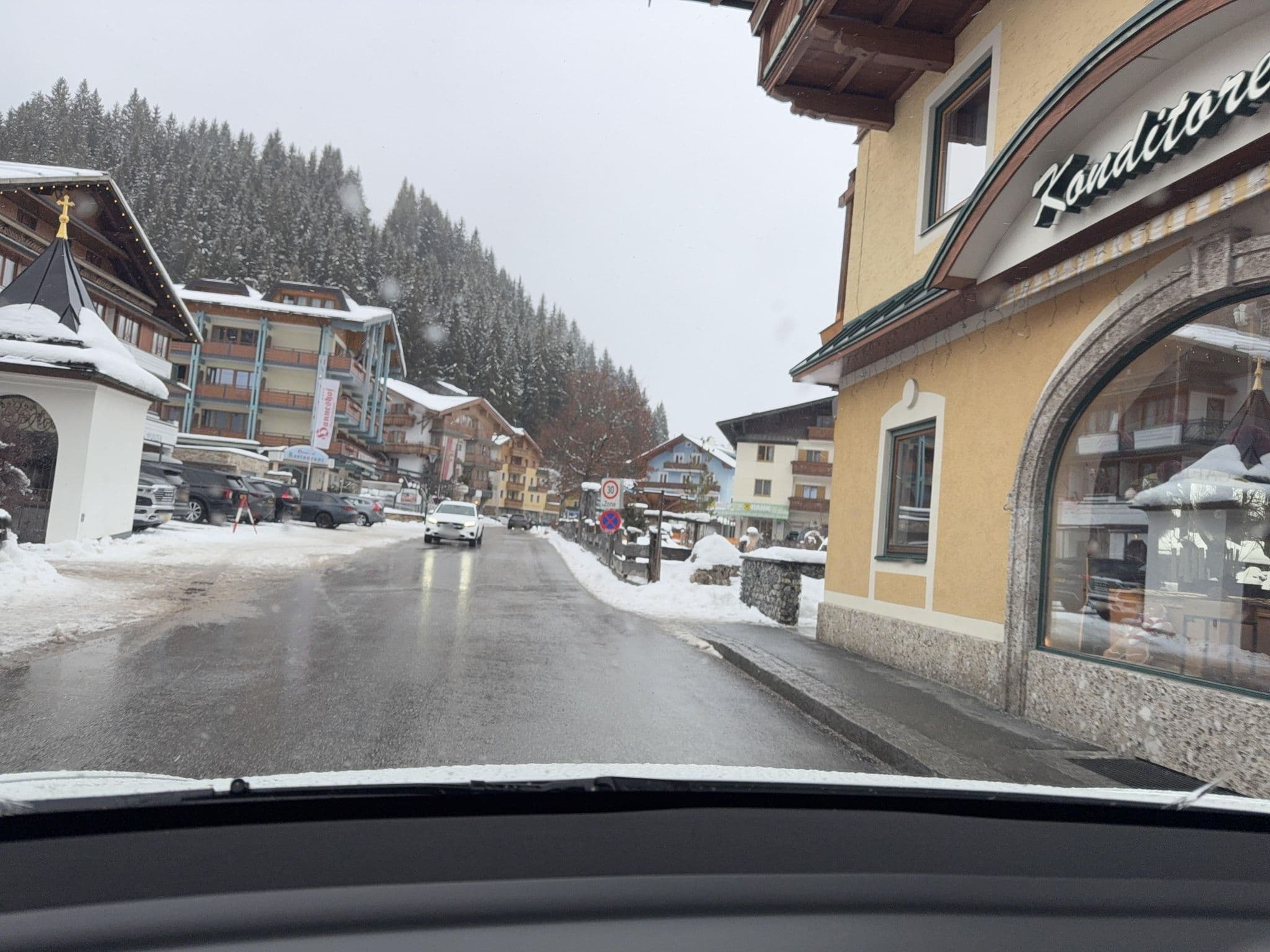 Street view near Pension Tannenhof, Radstadt — © ottor (CC BY-SA · Mapillary)
