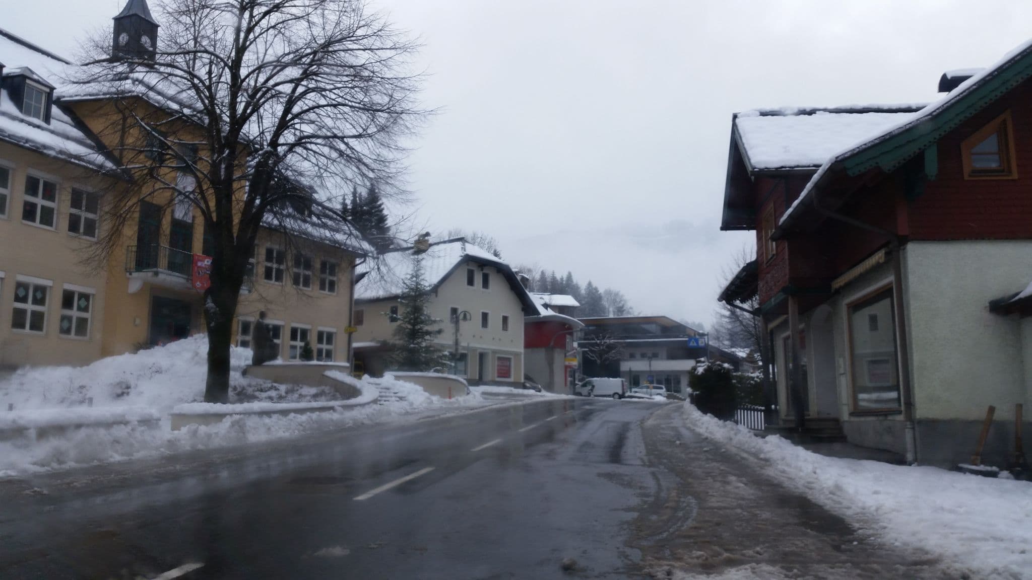 Street view near Gasthof Zur Post, St. Martin of Tennengebirge — © it_s_so_funny (CC BY-SA · Mapillary)