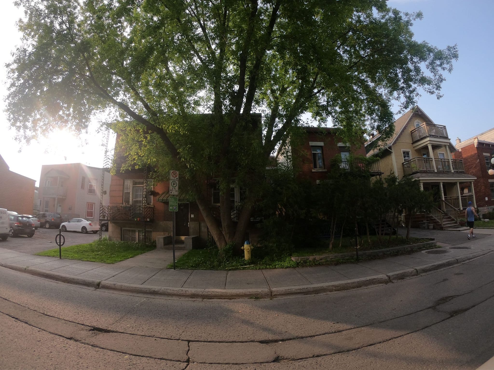 Street view near Ottawa Backpackers Inn, Lowertown — © zzptichka (CC BY-SA · Mapillary)
