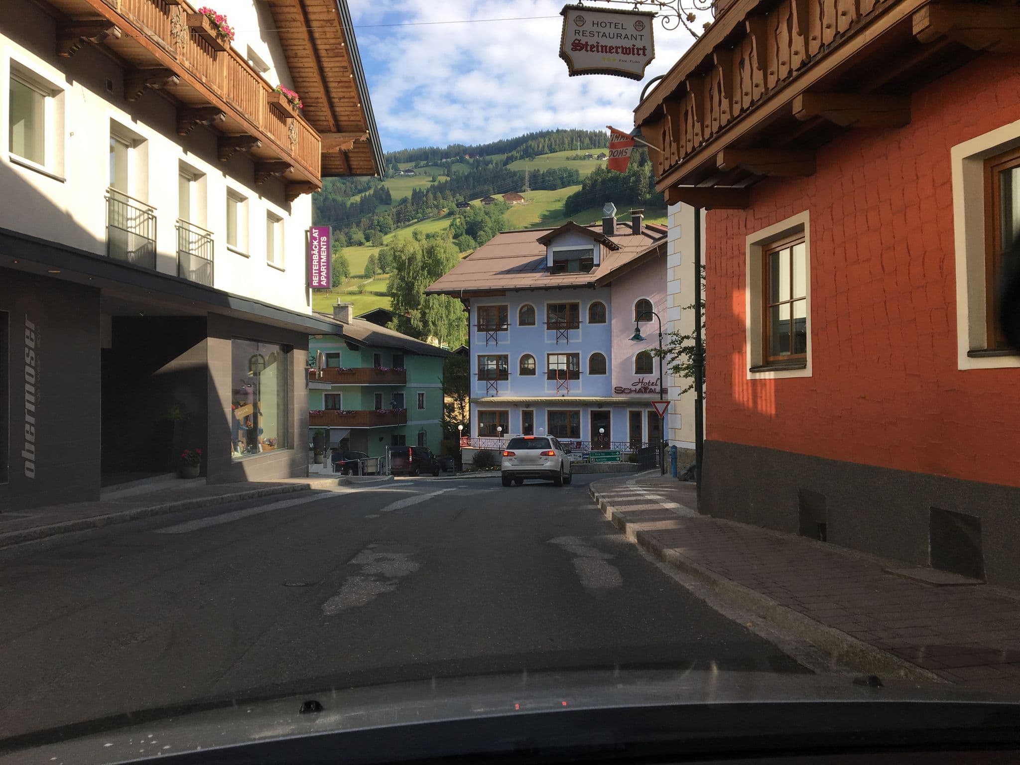 Street view near Haus Reiterbäck, Hof — © chicc0 (CC BY-SA · Mapillary)