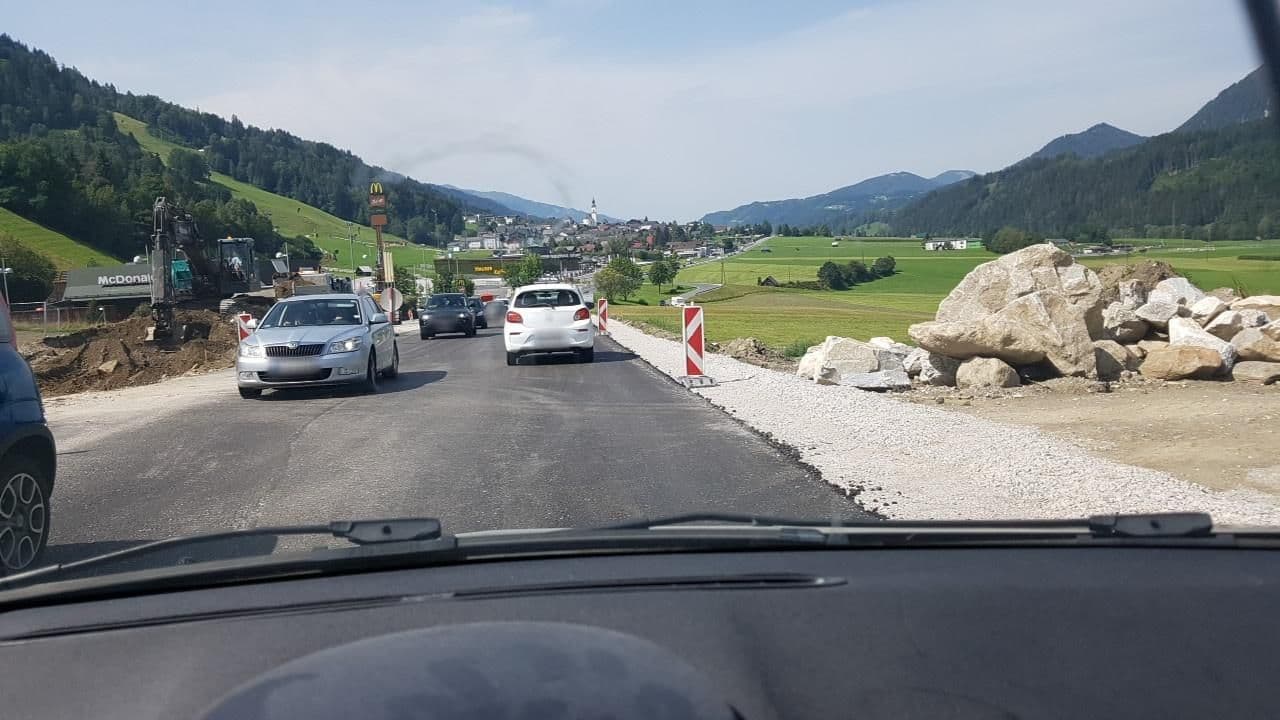 Street view near Hotel Bier Quelle, Haus im Ennstal — © mik007 (CC BY-SA · Mapillary)