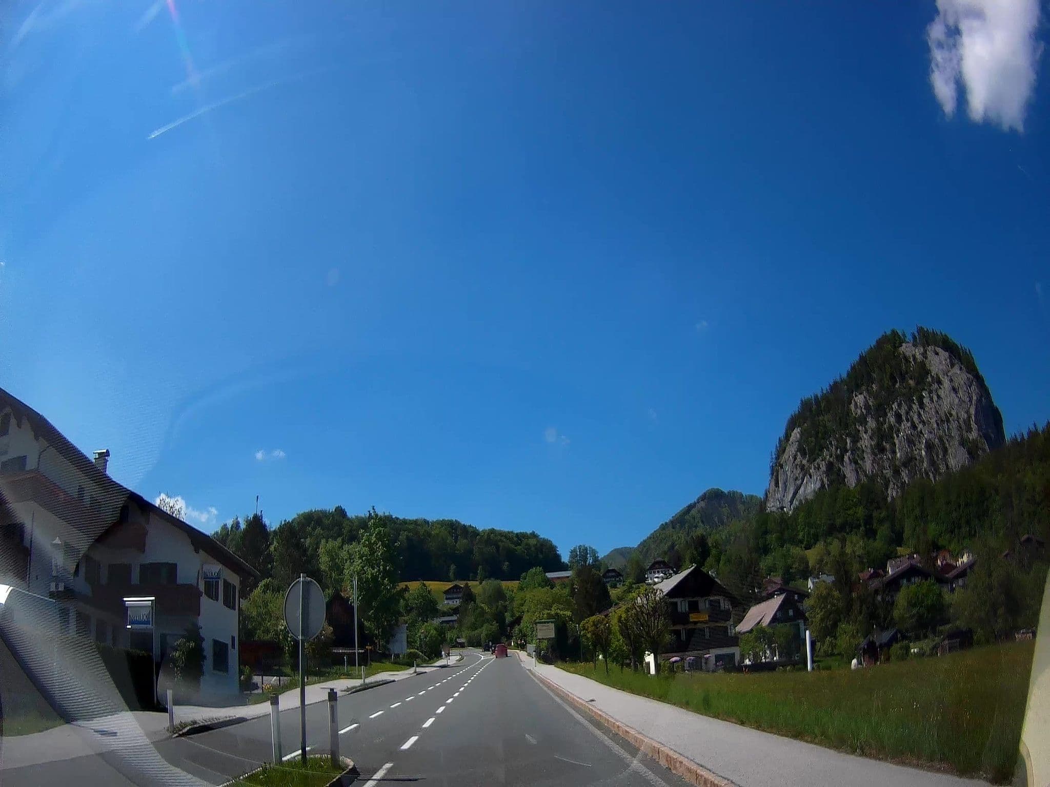 Street view near Pansion Seeblick, Sankt Gilgen — © fuchserl (CC BY-SA · Mapillary)
