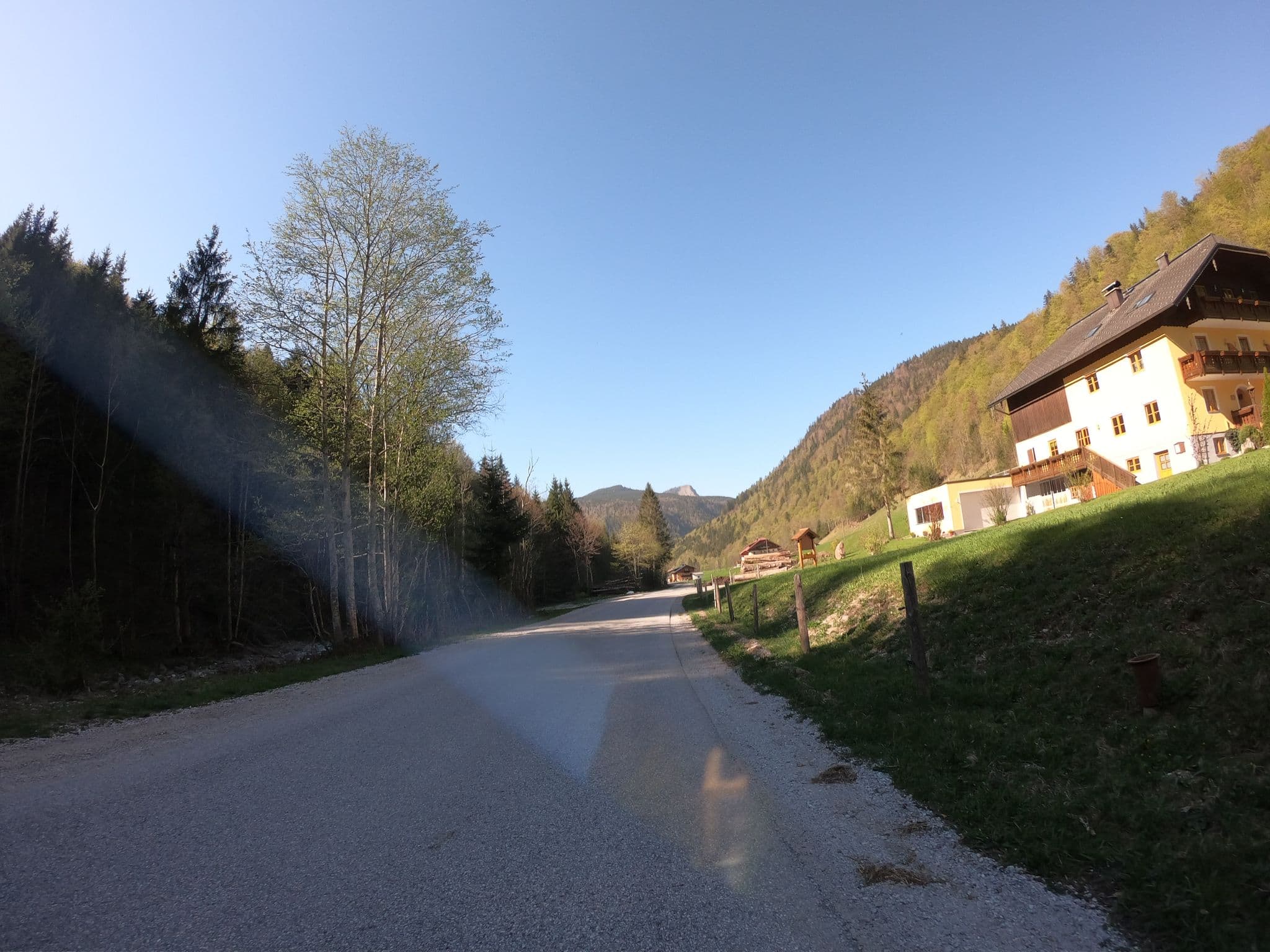 Street view near Haus Oberascher, Sankt Gilgen — © flansch (CC BY-SA · Mapillary)