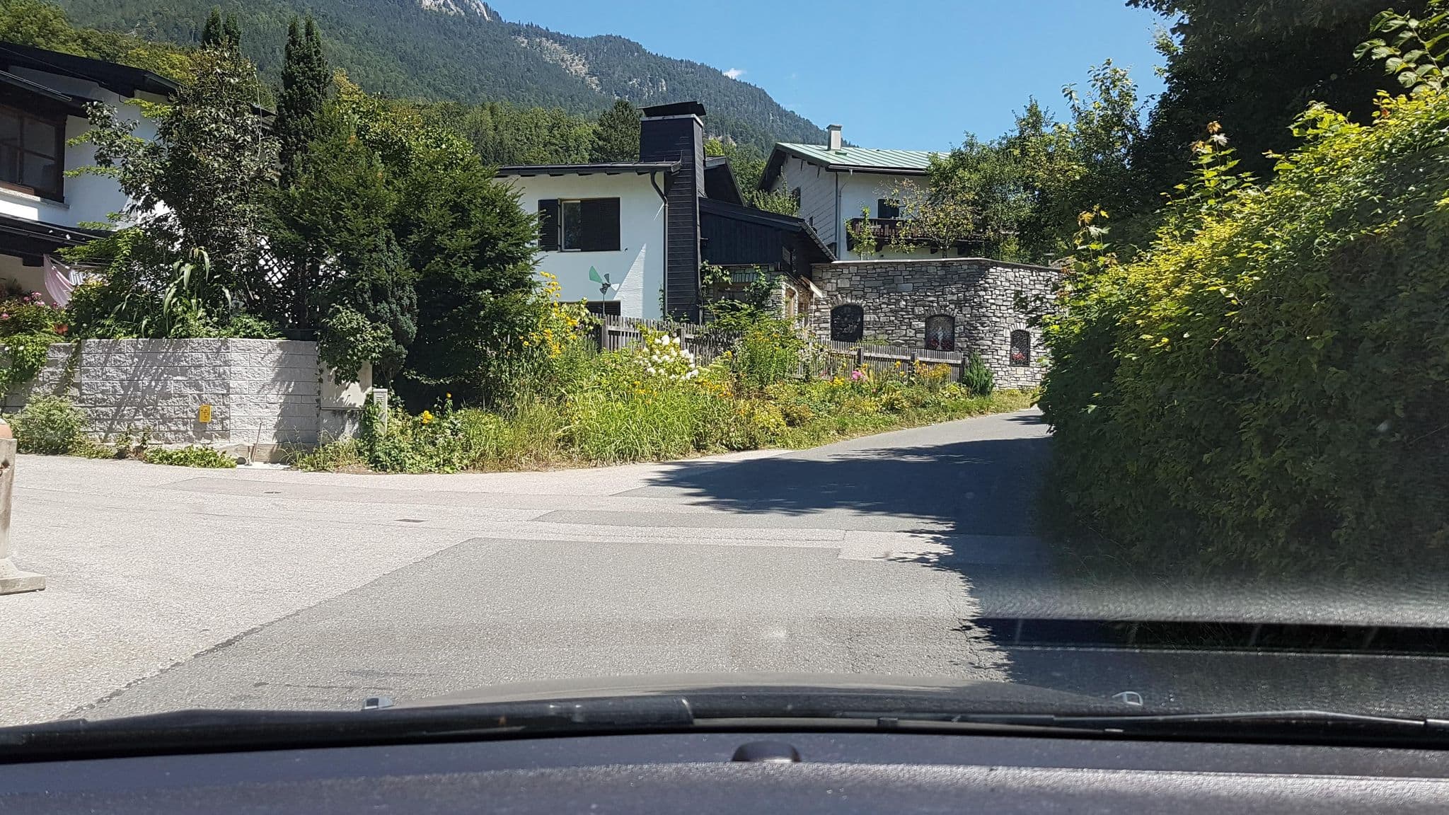 Street view near Pension Seeschwalbe, Sankt Wolfgang im Salzkammergut — © Langfahrer (CC BY-SA · Mapillary)