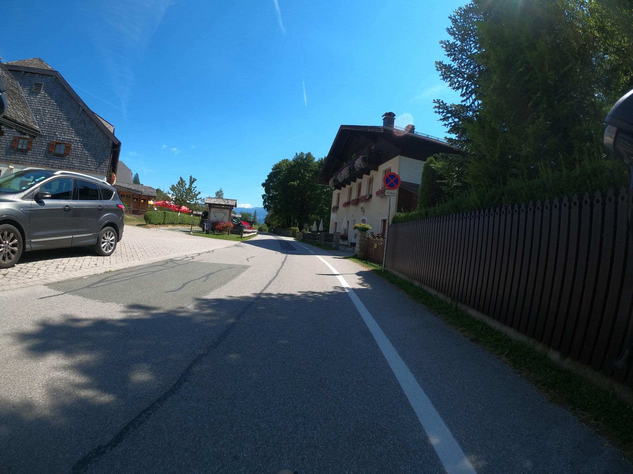 Street view near Ferienhof Leopoldhof Fam Falkensteiner, Sankt Wolfgang im Salzkammergut — © Langfahrer (CC BY-SA · Mapillary)