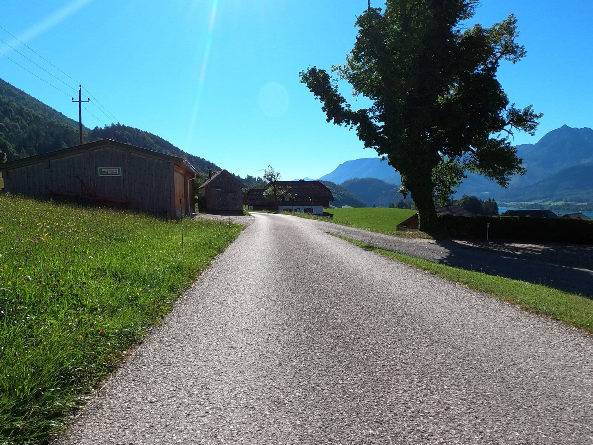 Street view near Bauernhof Altroiterhof, Sankt Wolfgang im Salzkammergut — © Langfahrer (CC BY-SA · Mapillary)