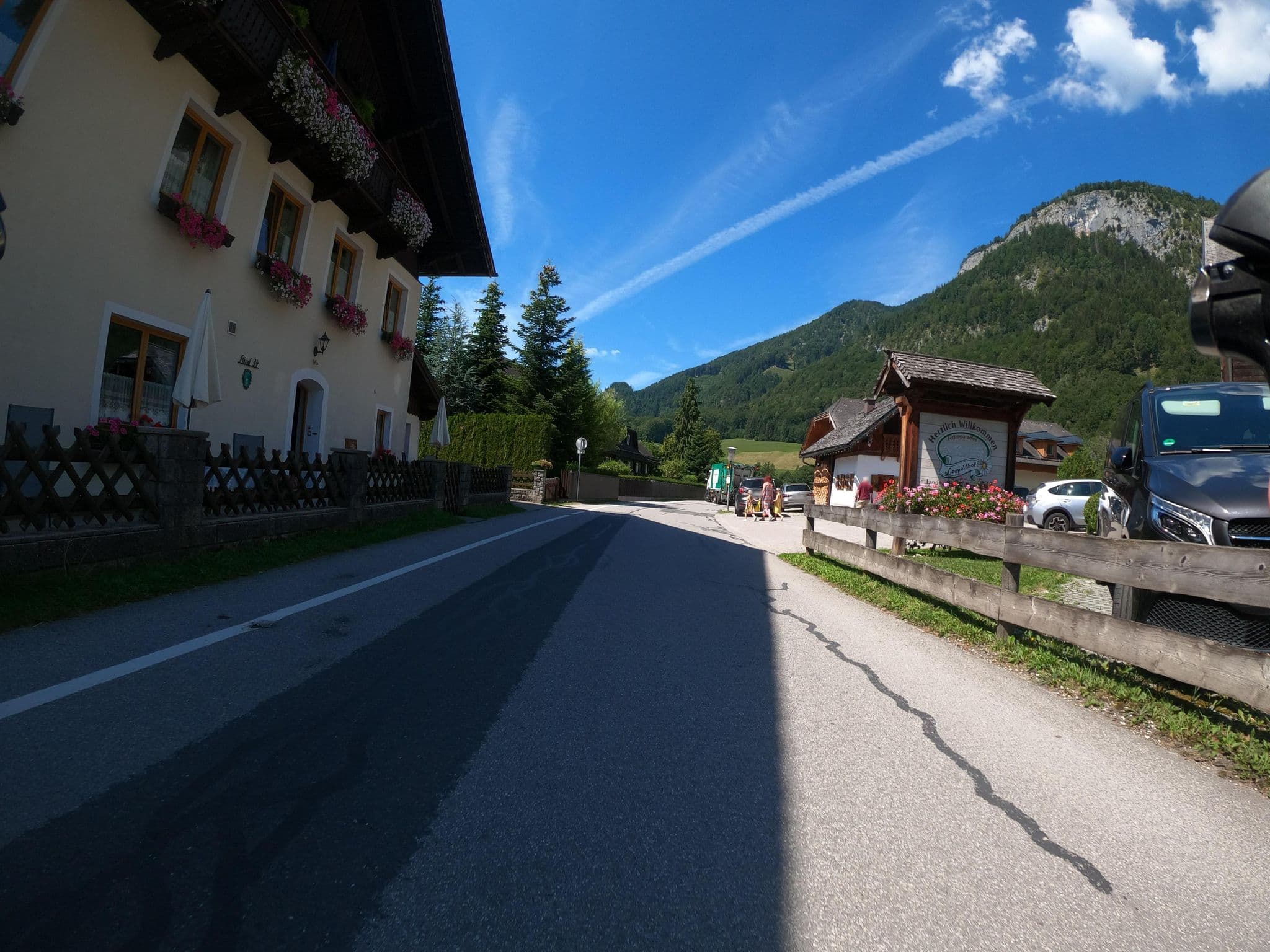 Street view near Ferienparadies Leopoldhof GmbH, Sankt Wolfgang im Salzkammergut — © Langfahrer (CC BY-SA · Mapillary)