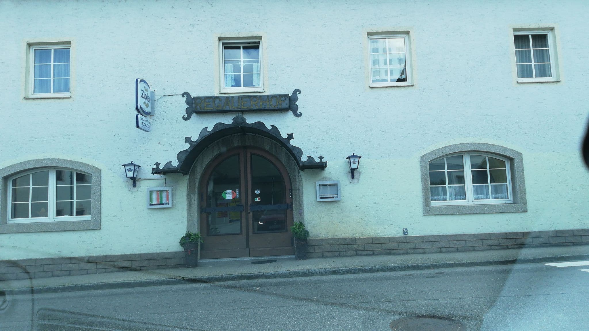 Street view near Gasthaus Regauerhof - Florian Wagenleithner, Schalchham — © gzin (CC BY-SA · Mapillary)