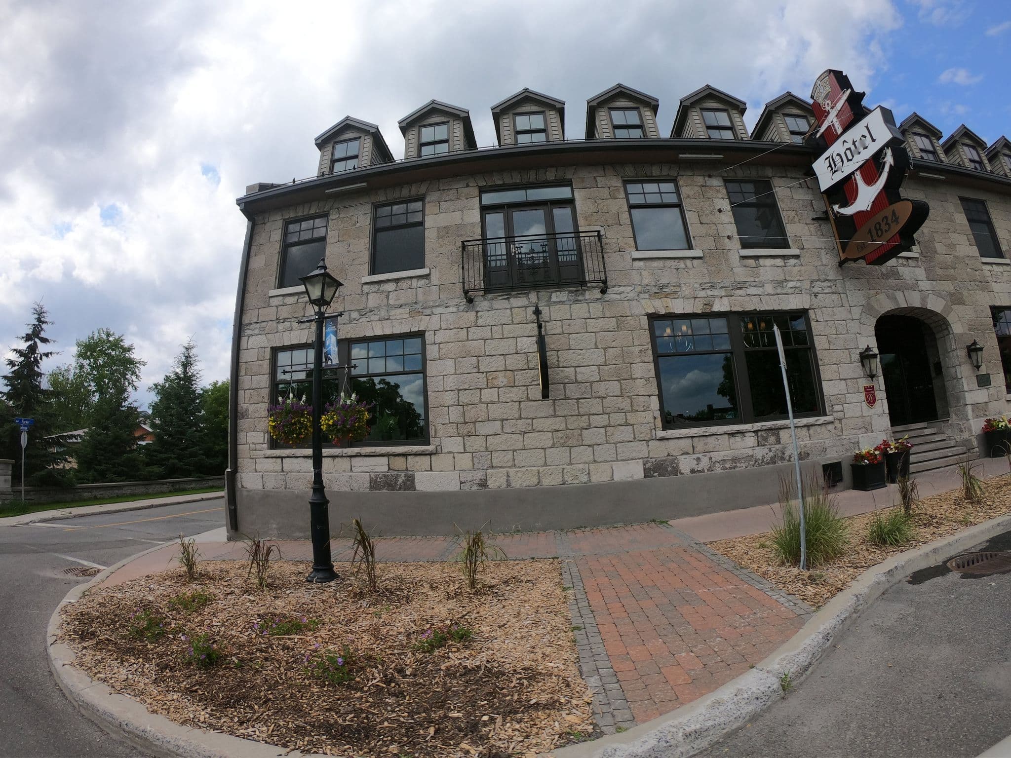 Street view near Hotel British, Aylmer — © zzptichka (CC BY-SA · Mapillary)
