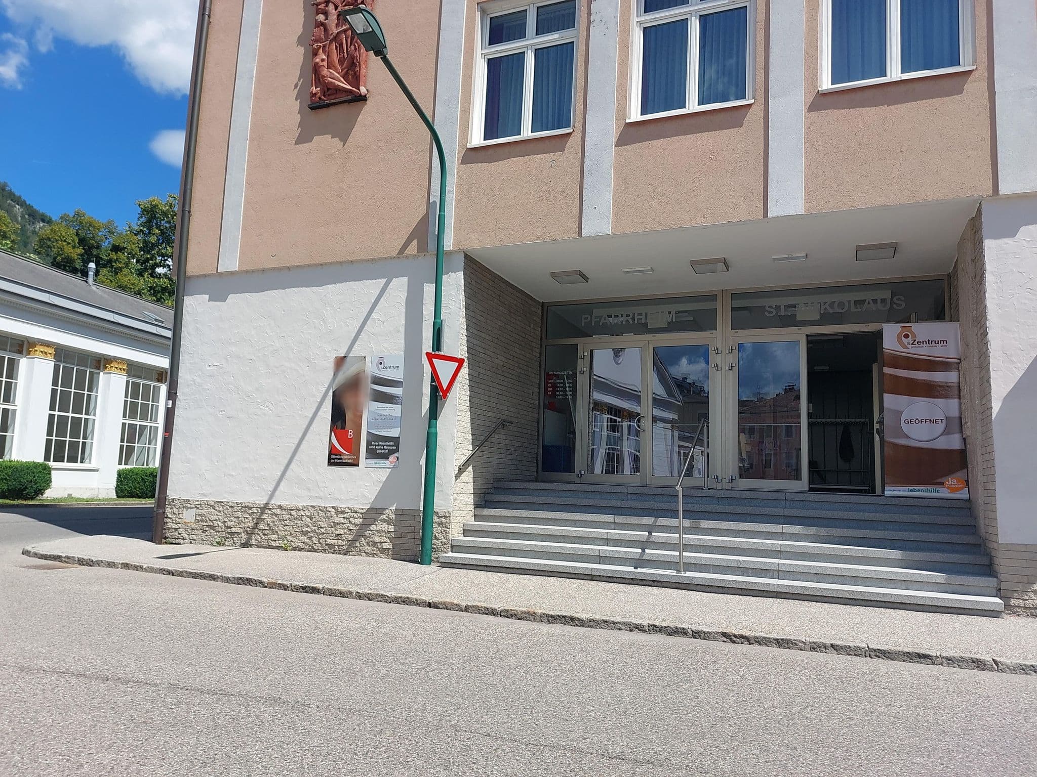 Street view near Pfarr- u.Lehrlingsheim Jugendherberge, Bad Ischl — © puerki (CC BY-SA · Mapillary)