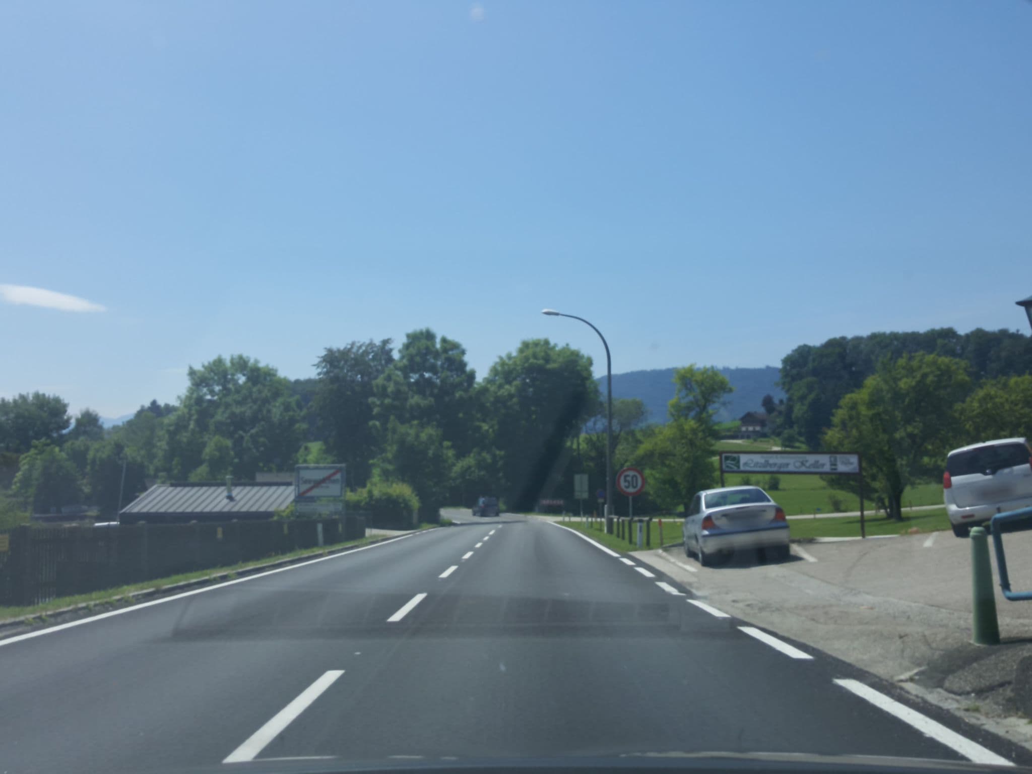 Street view near Litzlberger Keller, Seewalchen — © manuek (CC BY-SA · Mapillary)