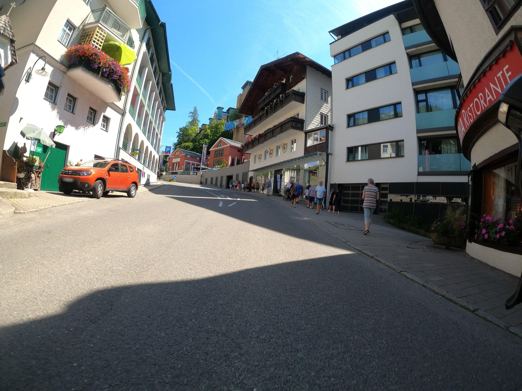 Street view near Hotel Platzhirsch zum Heurigenwirt, Sankt Wolfgang im Salzkammergut — © Langfahrer (CC BY-SA · Mapillary)