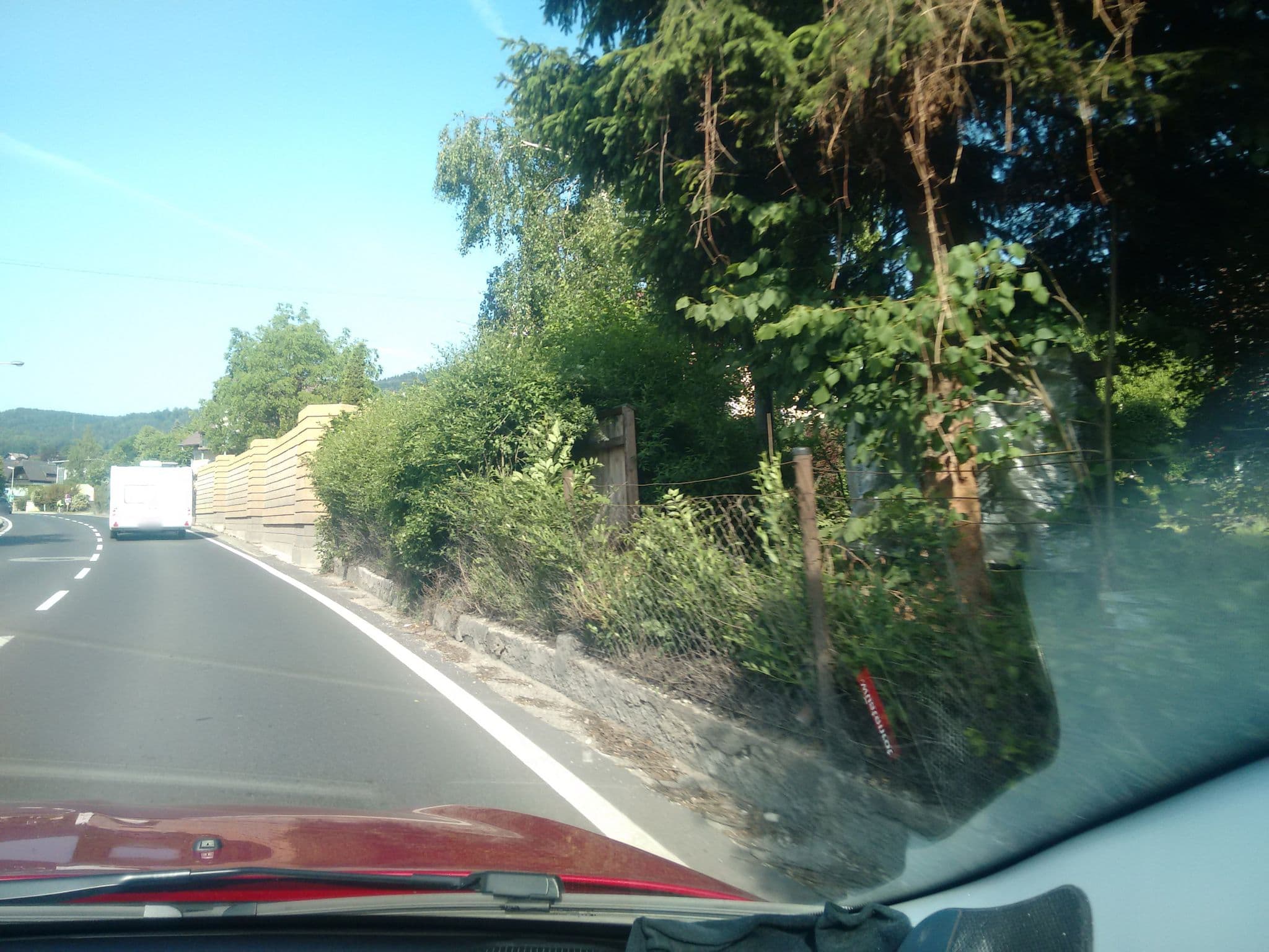 Street view near KERNGESUND am See, Altmünster — © gzin (CC BY-SA · Mapillary)