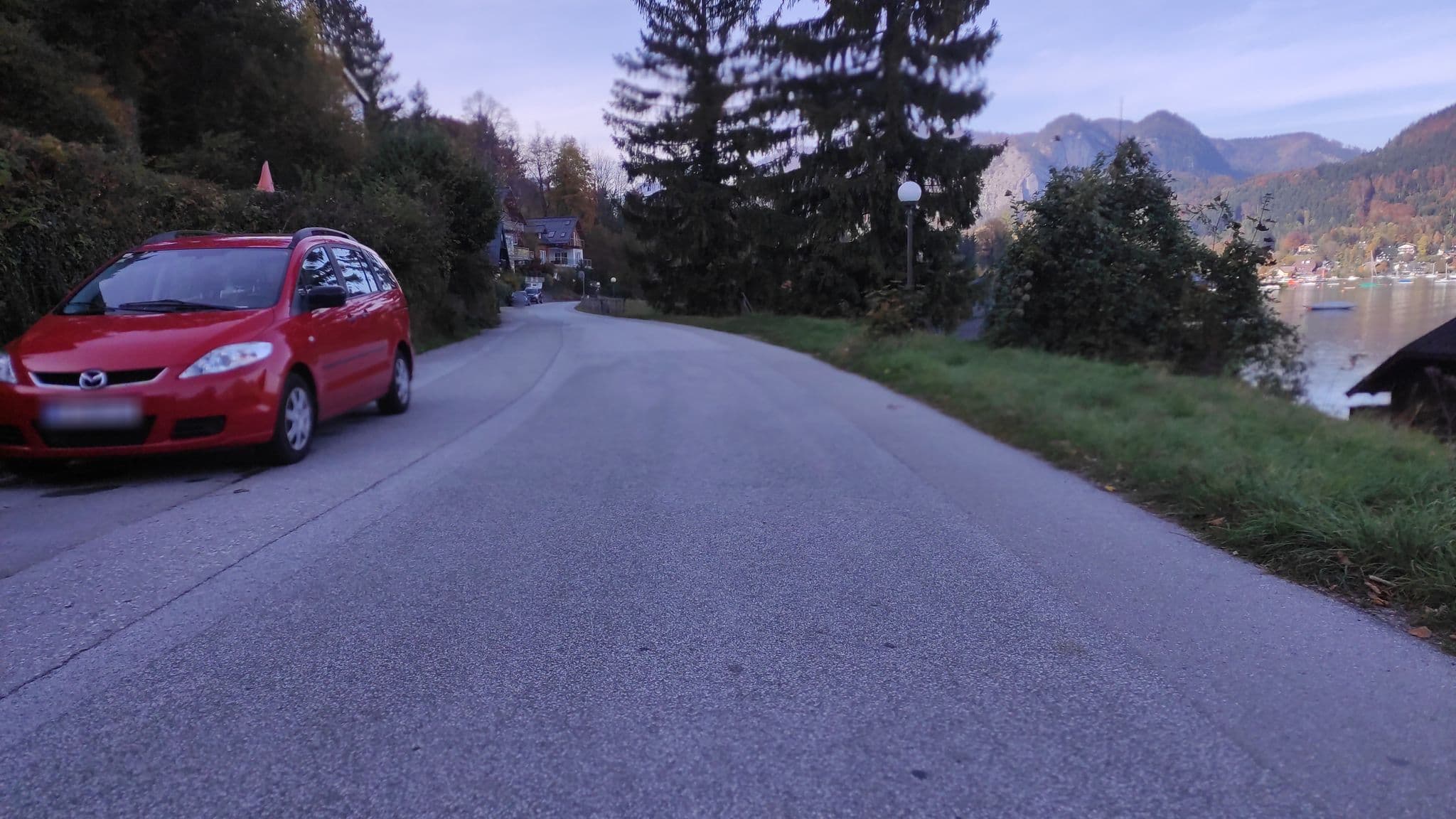 Street view near Villa Helena, Sankt Gilgen — © consens_verkehrsplanung (CC BY-SA · Mapillary)