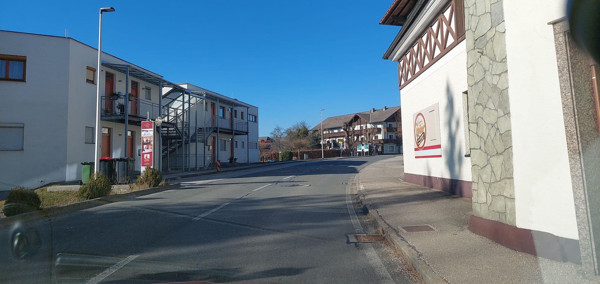 Street view near Seehotel Weyregg, Schörfling — © gzin (CC BY-SA · Mapillary)