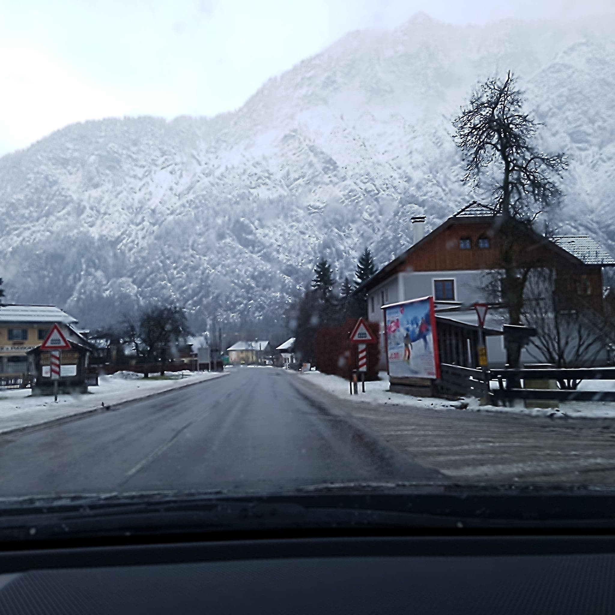 Street view near JO & Co GASTRONOMIE GmbH, Bad Goisern — © schermy_at (CC BY-SA · Mapillary)