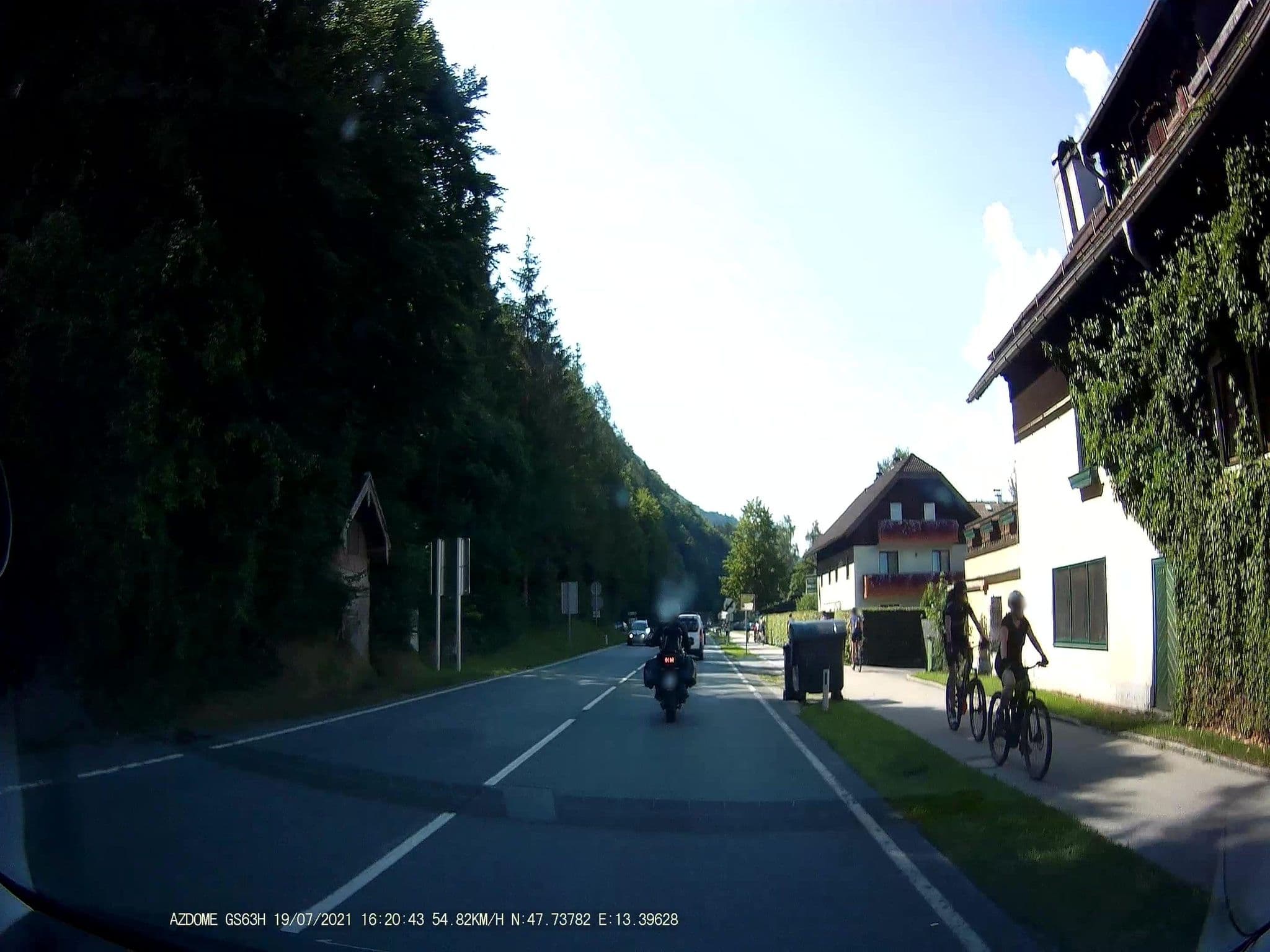 Street view near Seegasthof Gamsjaga, Sankt Wolfgang im Salzkammergut — © stefan147 (CC BY-SA · Mapillary)