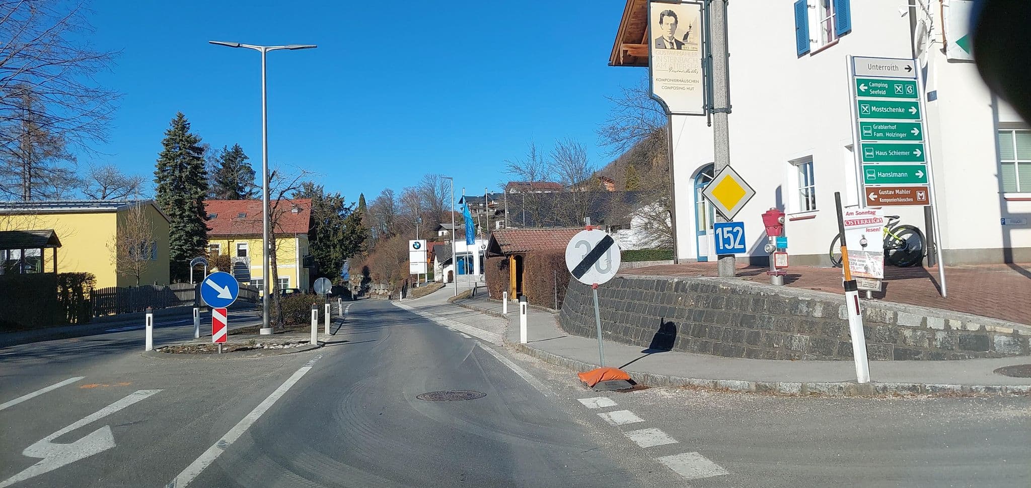 Street view near Hotel Föttinger, Tauchausbildungszentrum und Seminarhotel, Sankt Georgen im Attergau — © gzin (CC BY-SA · Mapillary)