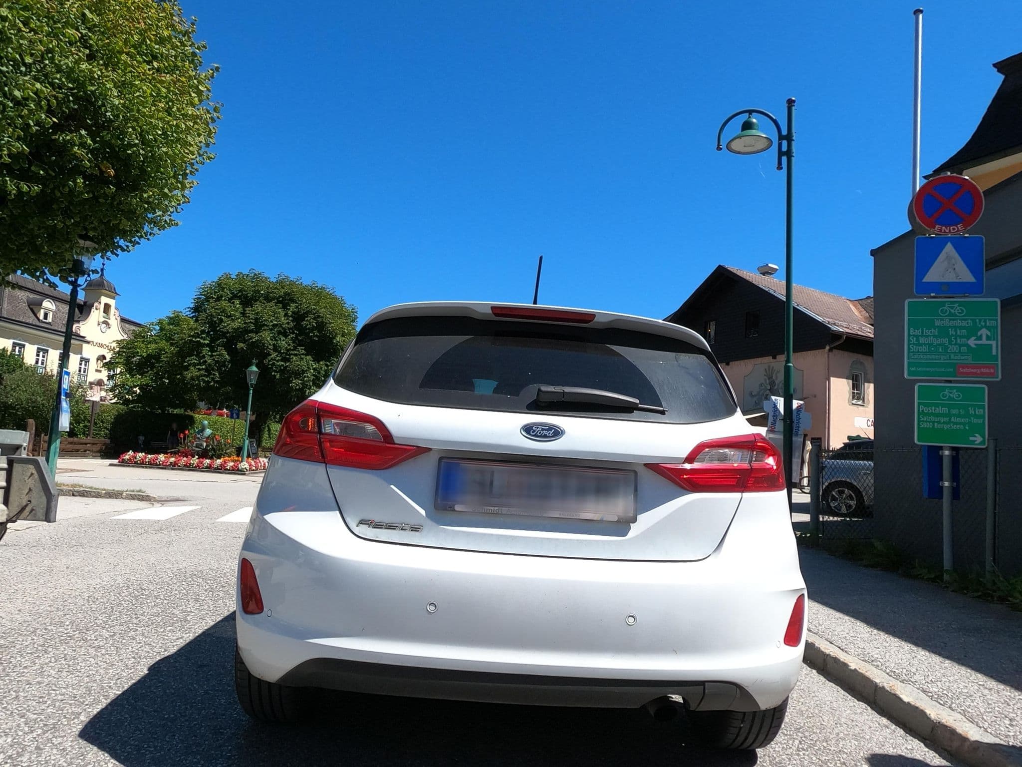 Street view near Gutshof Wolfgangsee GmbH, Strobl — © Langfahrer (CC BY-SA · Mapillary)