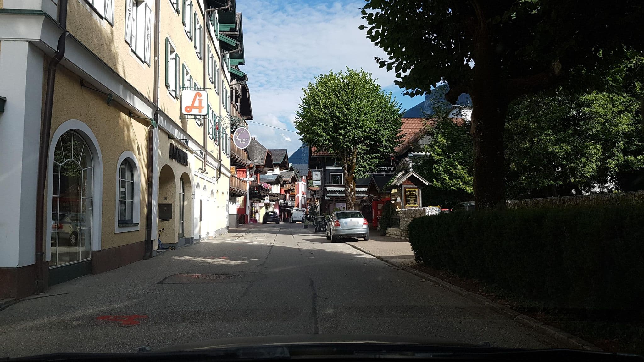Street view near Haus Seegarten, Sankt Wolfgang im Salzkammergut — © Langfahrer (CC BY-SA · Mapillary)