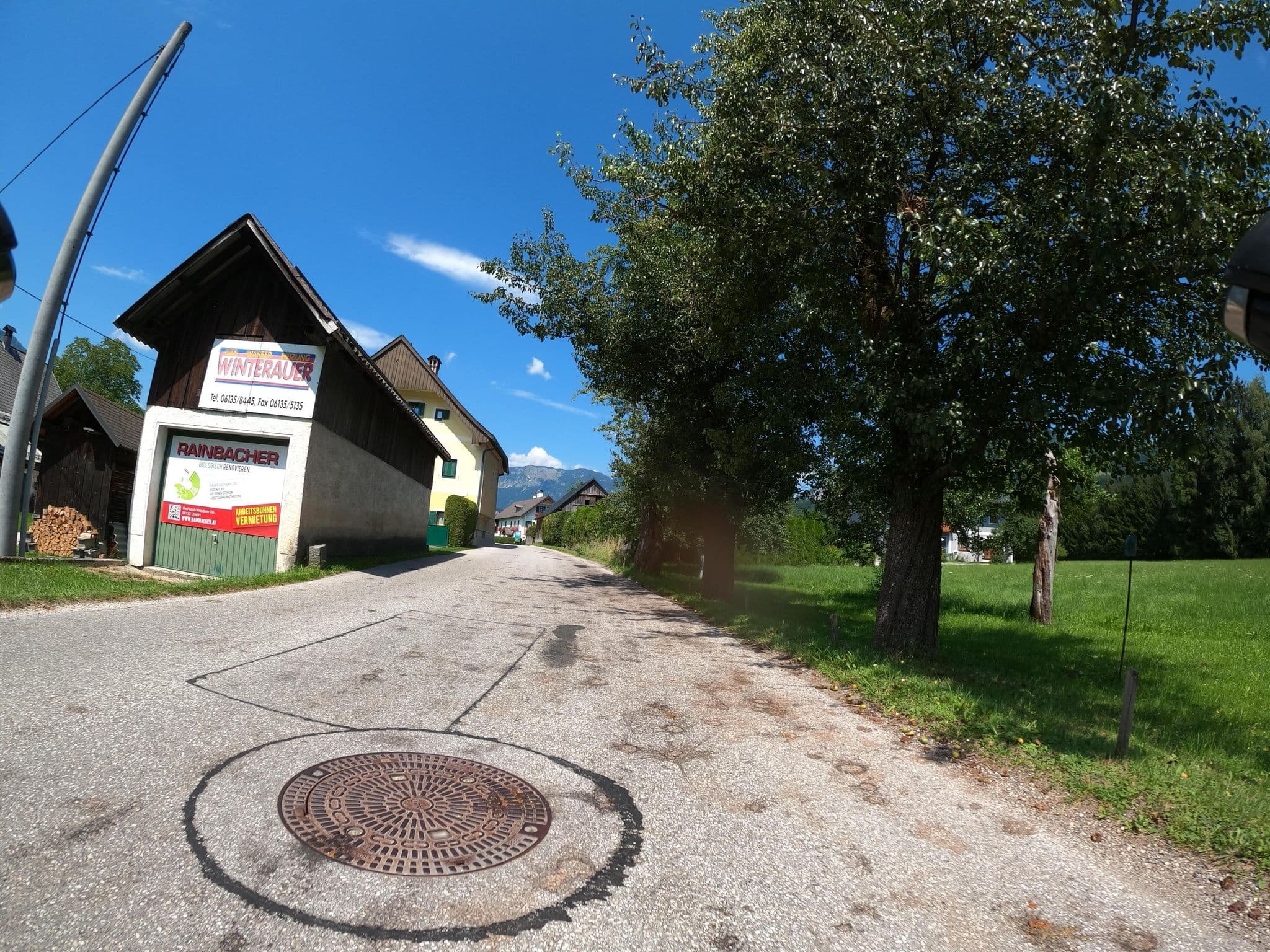 Street view near Schneiderwirt, Bad Goisern — © Langfahrer (CC BY-SA · Mapillary)