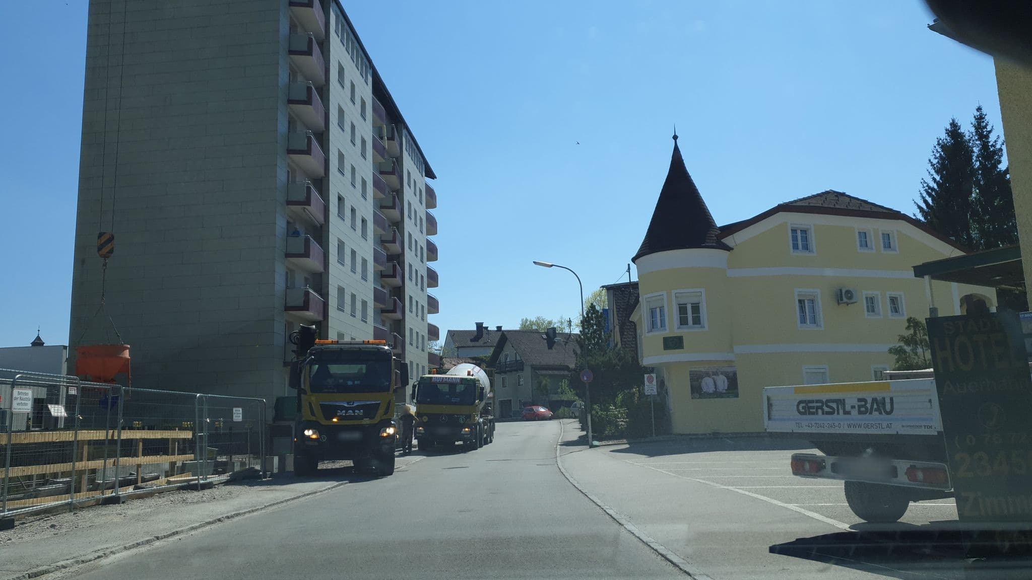 Street view near Villa Auerhahn, Dörfl — © manuek (CC BY-SA · Mapillary)