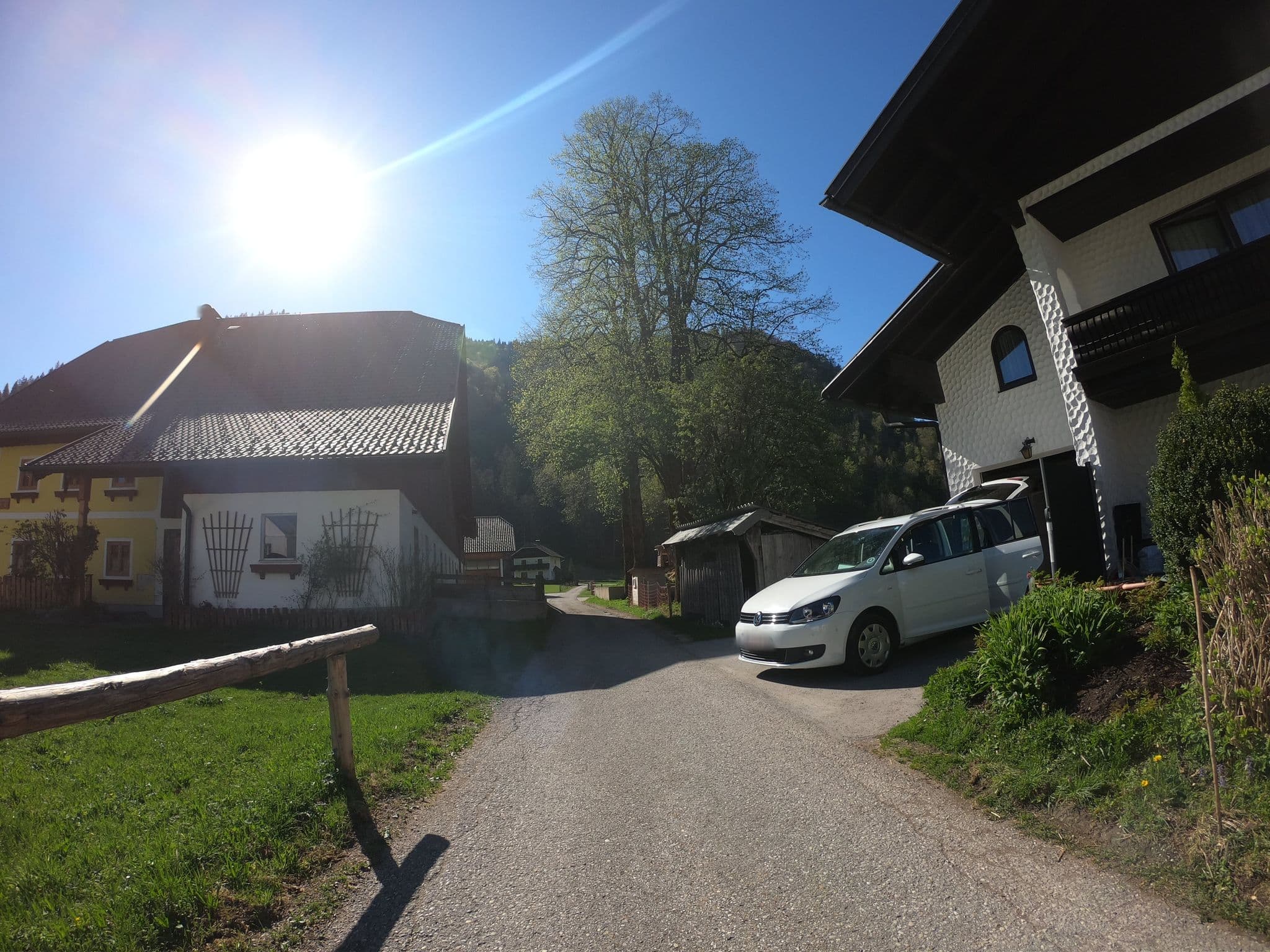 Street view near Biobauernhof Hauserbauer, Sankt Gilgen — © flansch (CC BY-SA · Mapillary)