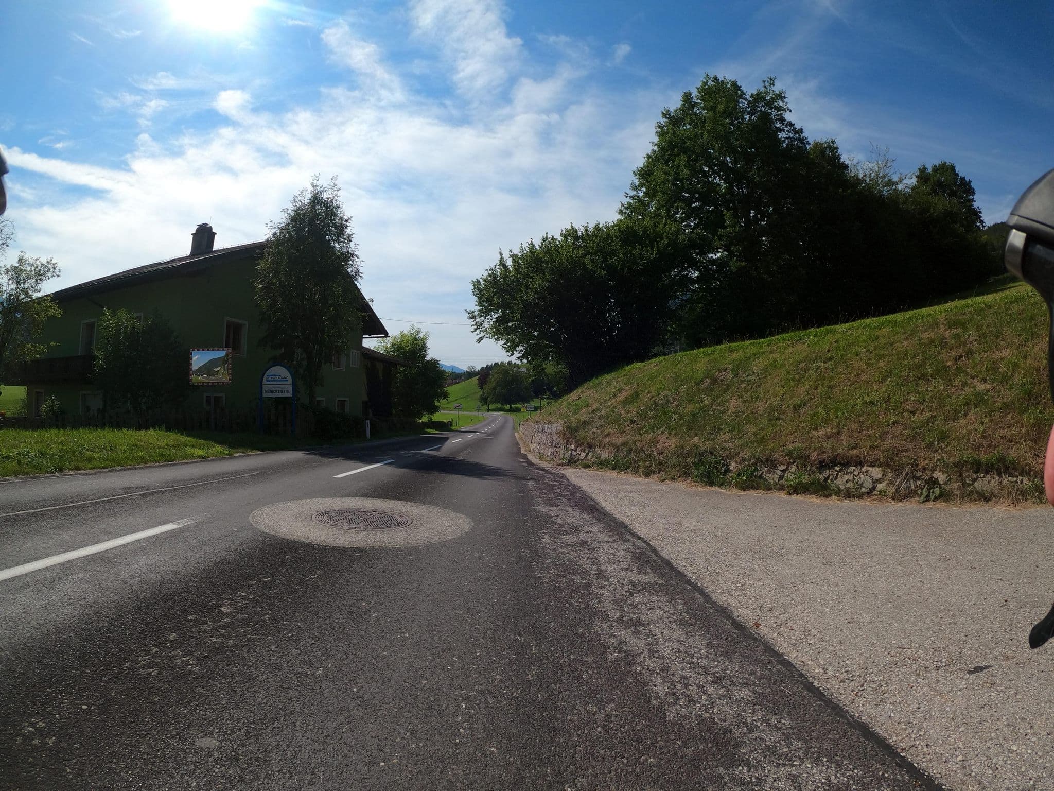 Street view near Privatzimmer Maria und Martin Eisl, Strobl — © Langfahrer (CC BY-SA · Mapillary)