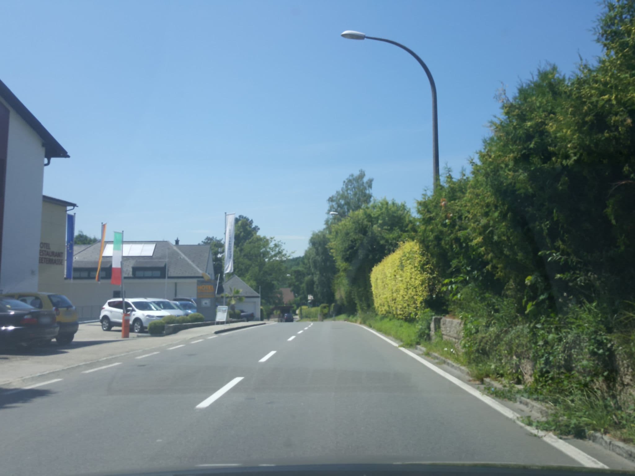 Street view near Hotel Attersee - Urlaubs- und Seminarhotel, Seewalchen — © manuek (CC BY-SA · Mapillary)