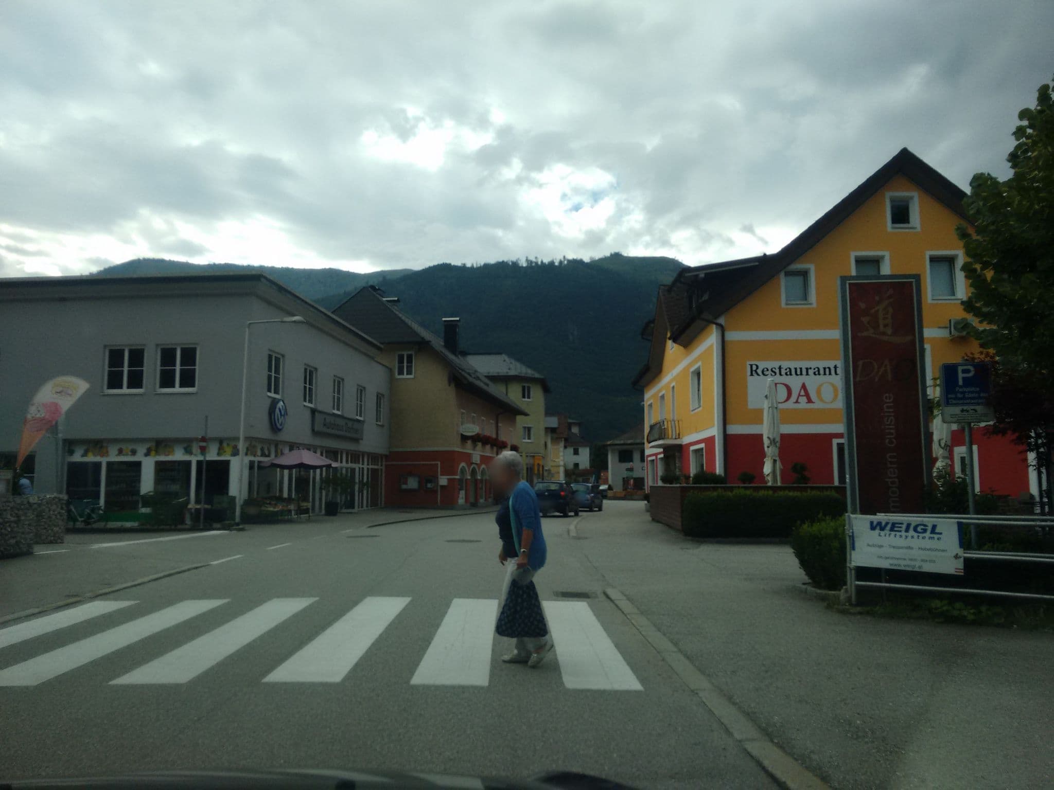 Street view near Restaurant, Gasthaus-/hof Gasthaus Schwarzer Adler, Ebensee — © gzin (CC BY-SA · Mapillary)