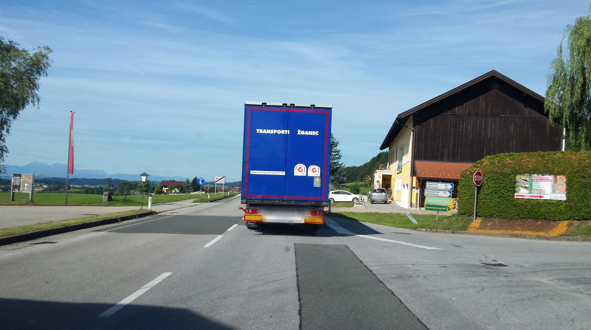 Street view near Landgasthof Franz Josef, Irrsdorf — © stefan147 (CC BY-SA · Mapillary)