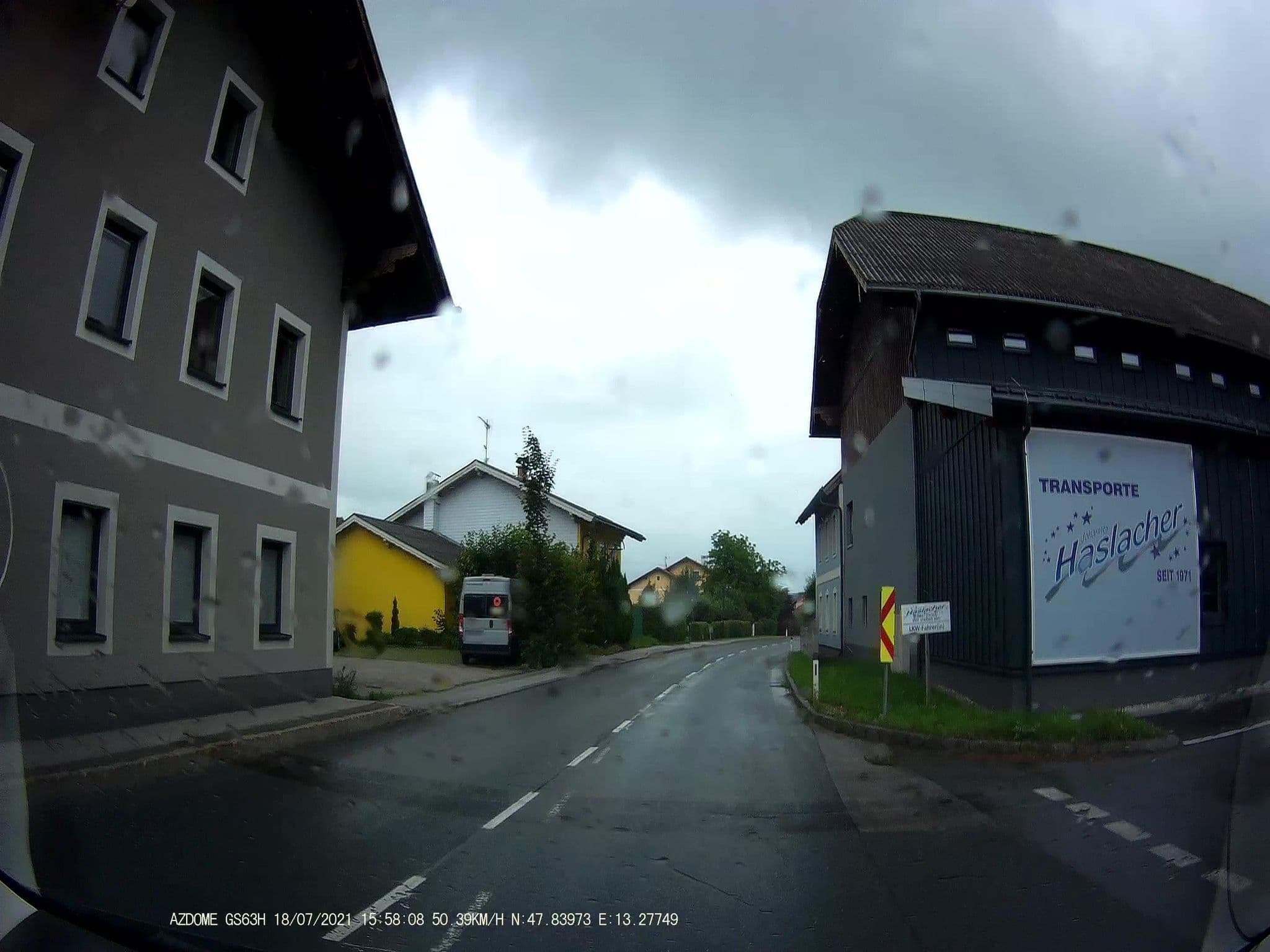 Street view near Gasthof Hiaslwirt, Thalgau — © stefan147 (CC BY-SA · Mapillary)