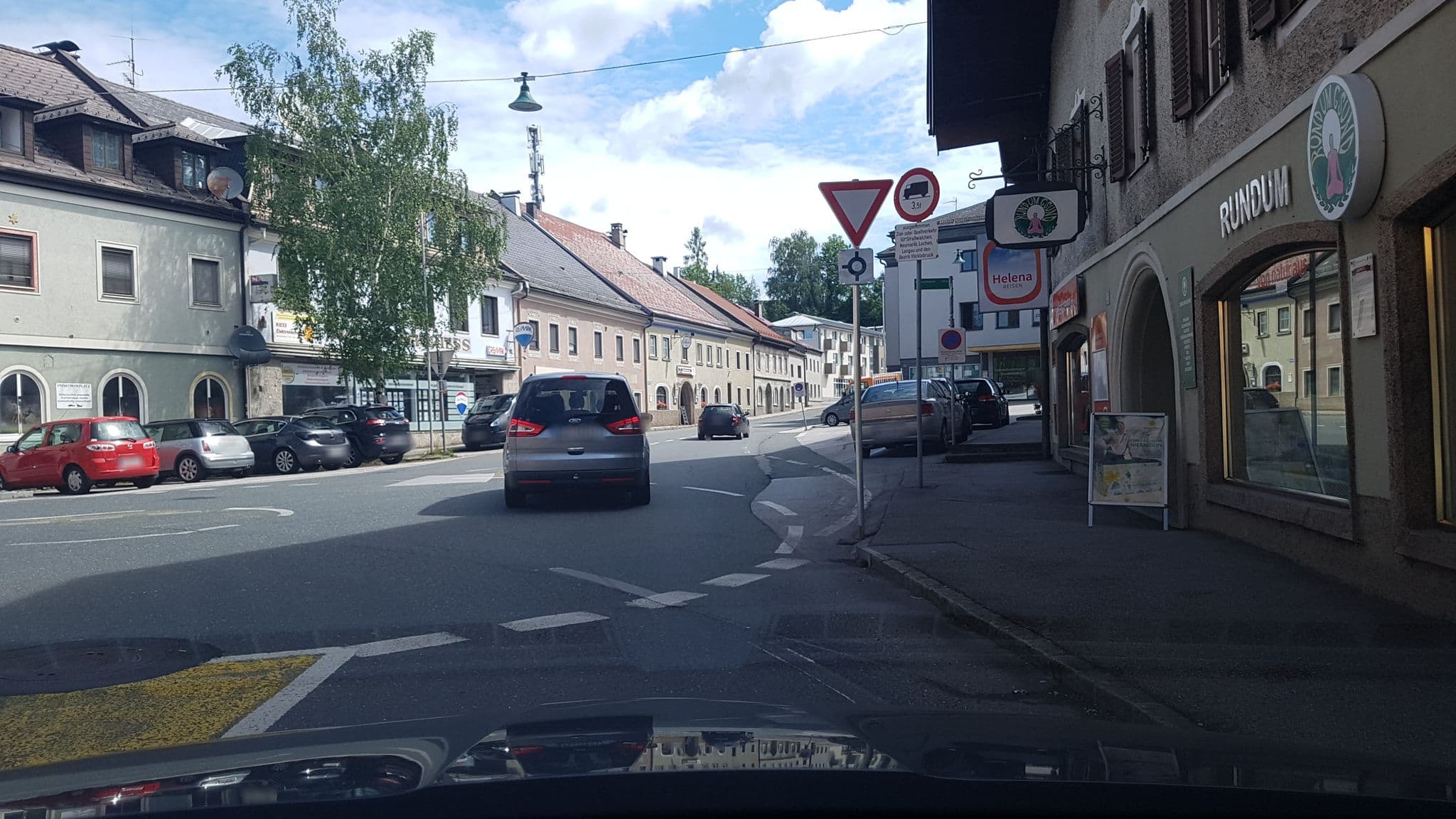 Street view near Beim Erich Baumgartner GmbH, Strasswalchen — © schermy_at (CC BY-SA · Mapillary)
