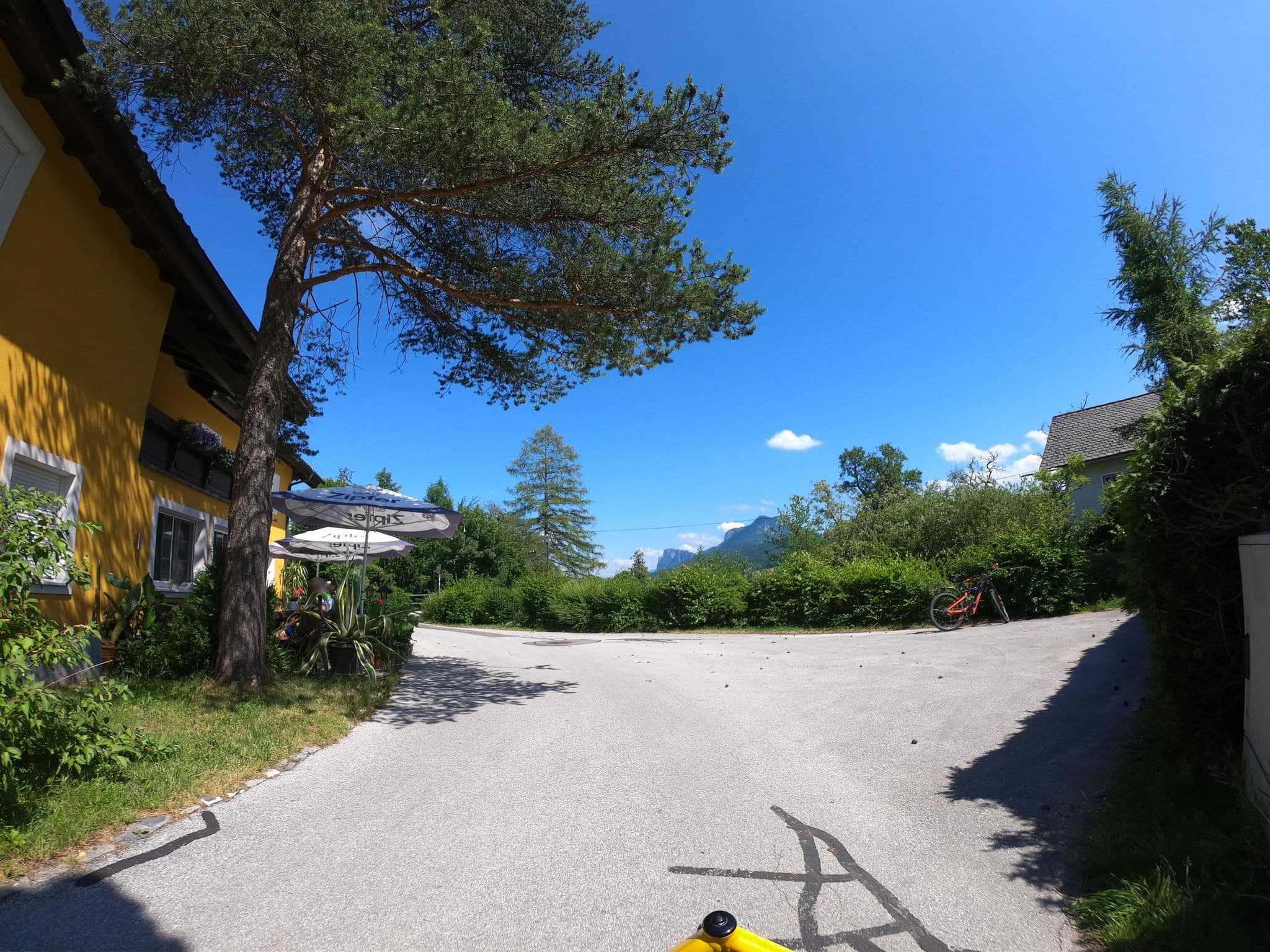 Street view near Betenmacher Gasthof, Thalgau — © flansch (CC BY-SA · Mapillary)