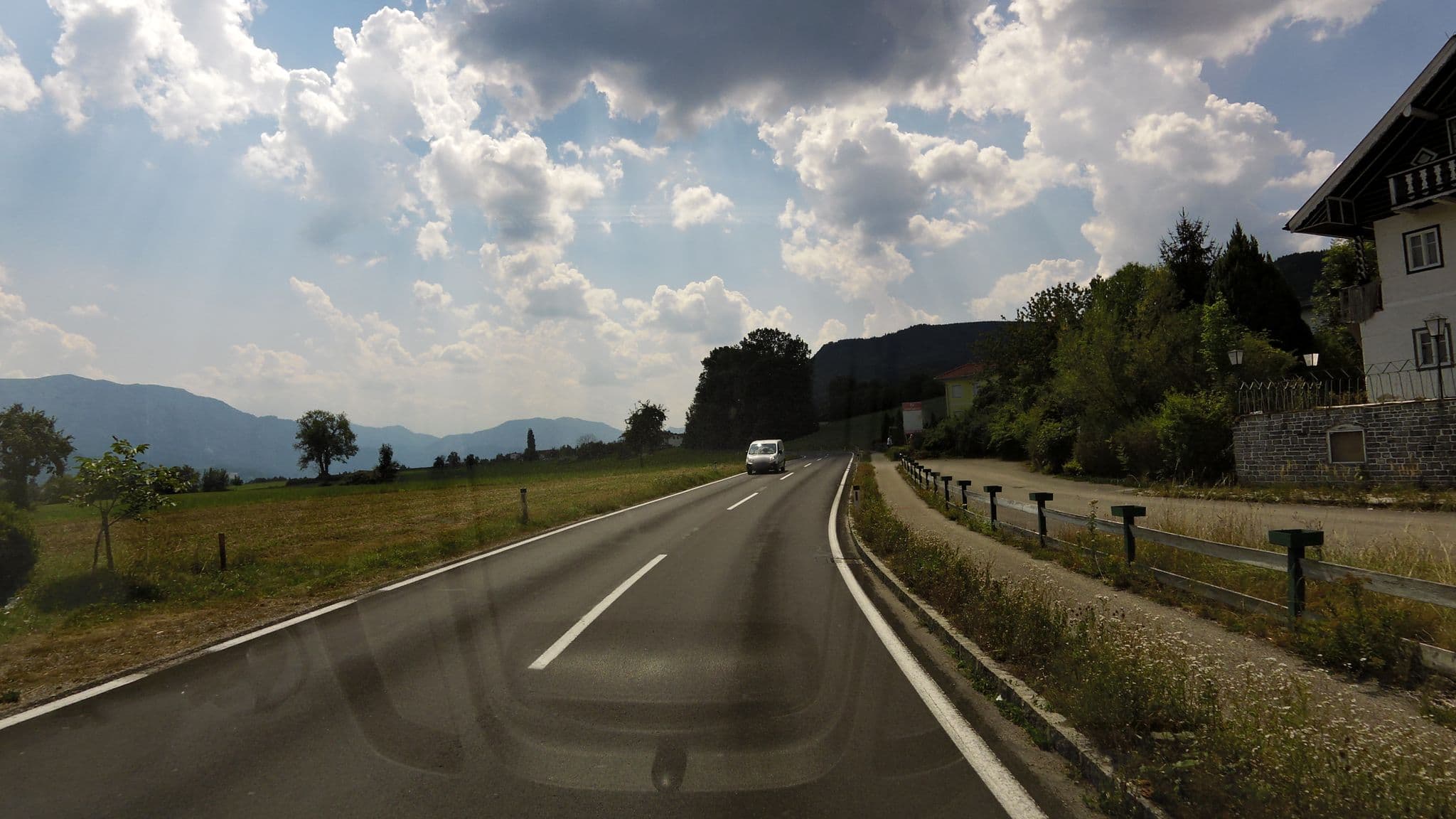 Street view near Ferienhof-Pichlmühle, Sankt Georgen im Attergau — © czmrtn (CC BY-SA · Mapillary)